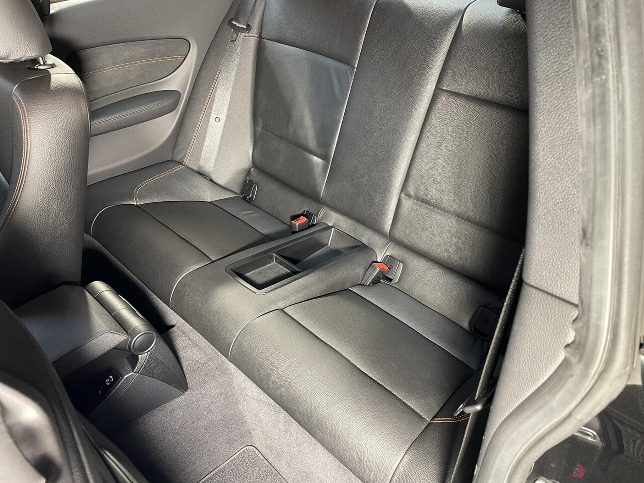 BMW 1er M Coupé 340 CH 3.0 i E82 GPS (2012) - Photo 8