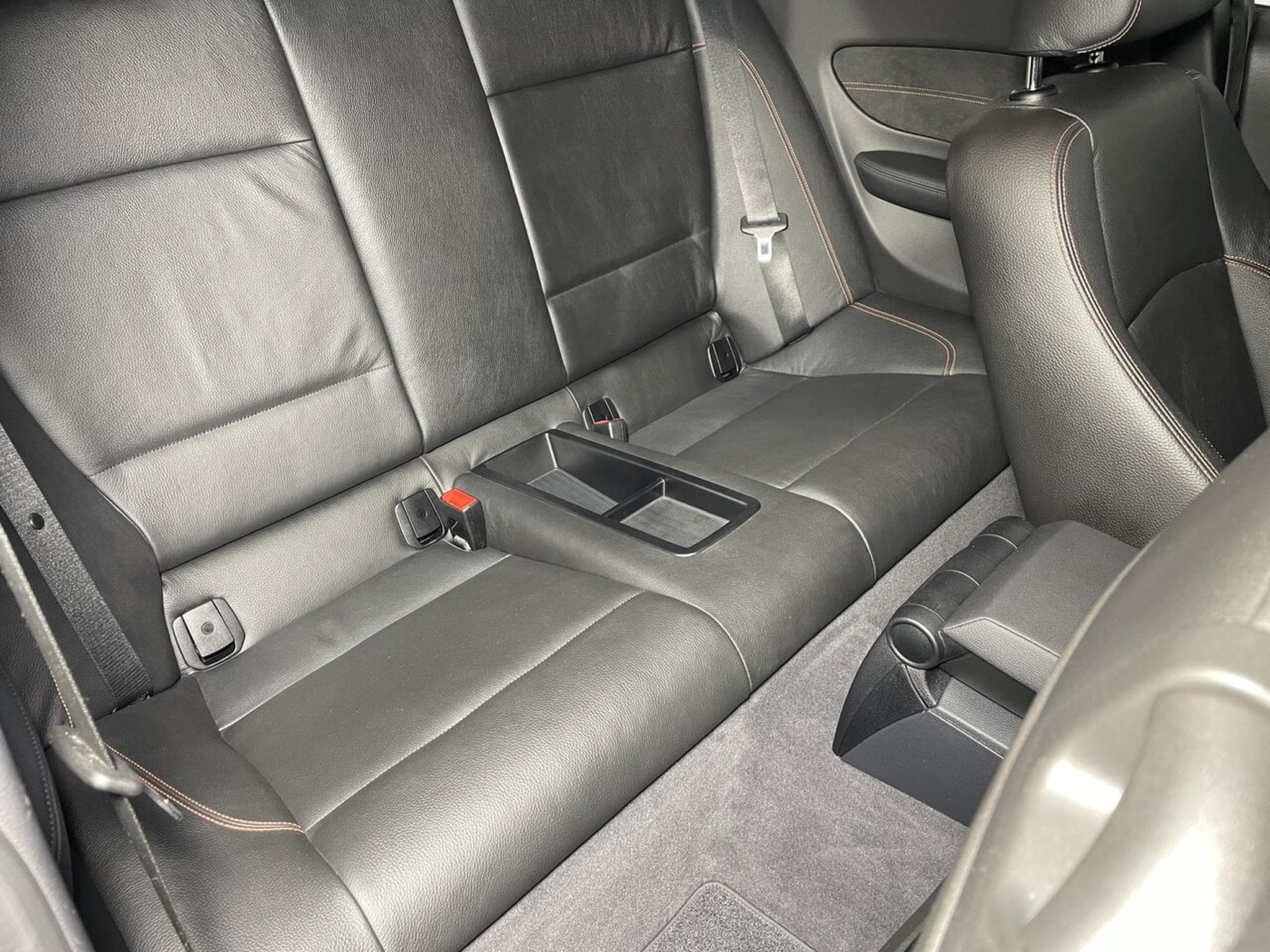 BMW 1er M Coupé 340 CH 3.0 i E82 GPS (2012) - Photo 9