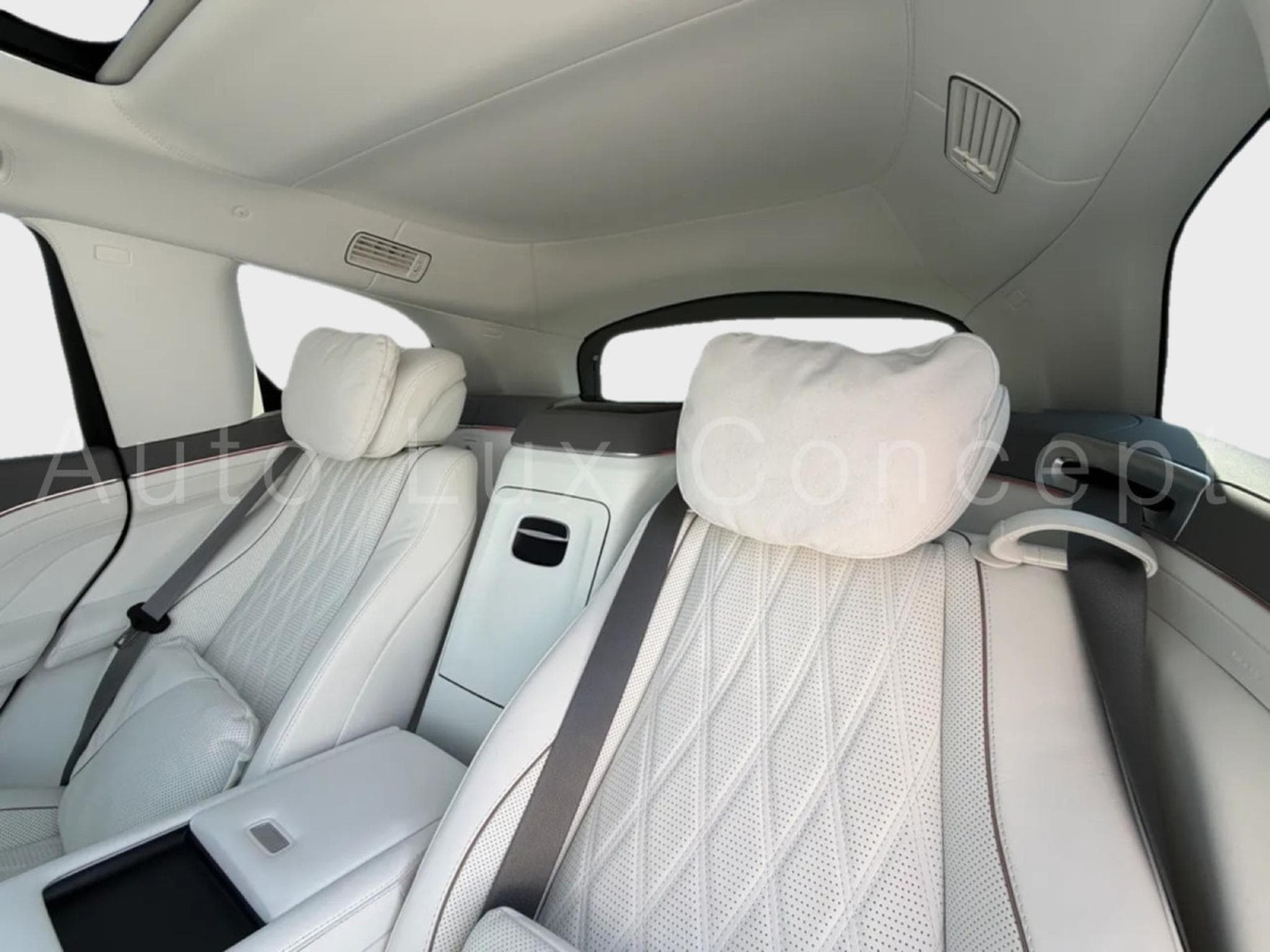 Mercedes GLS 600 Maybach 4MATIC Night Series (2024) - Photo 16