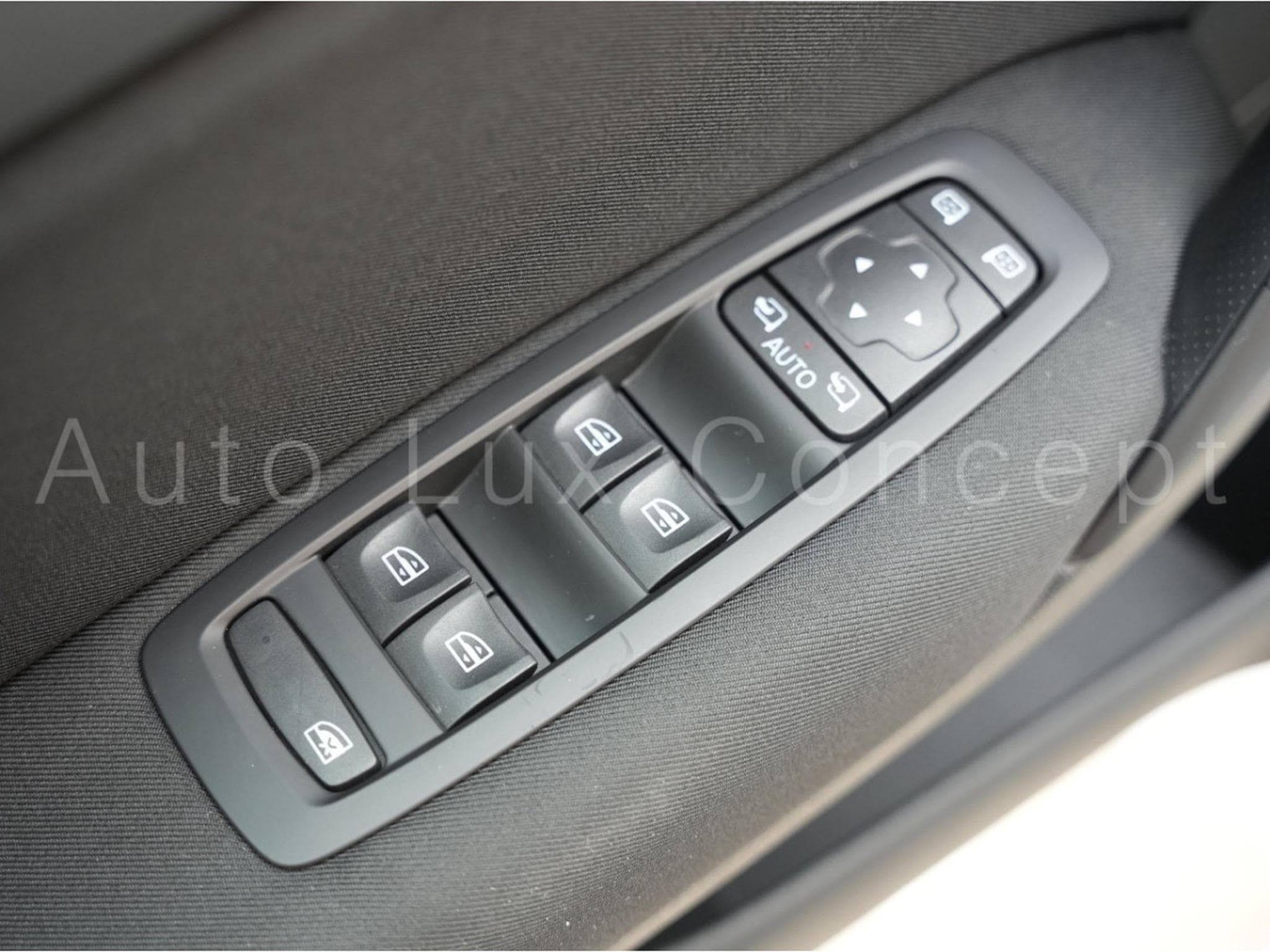 Renault Megane 1.5 dCi 115 EDC7 Equilibre (2024) - Photo 15