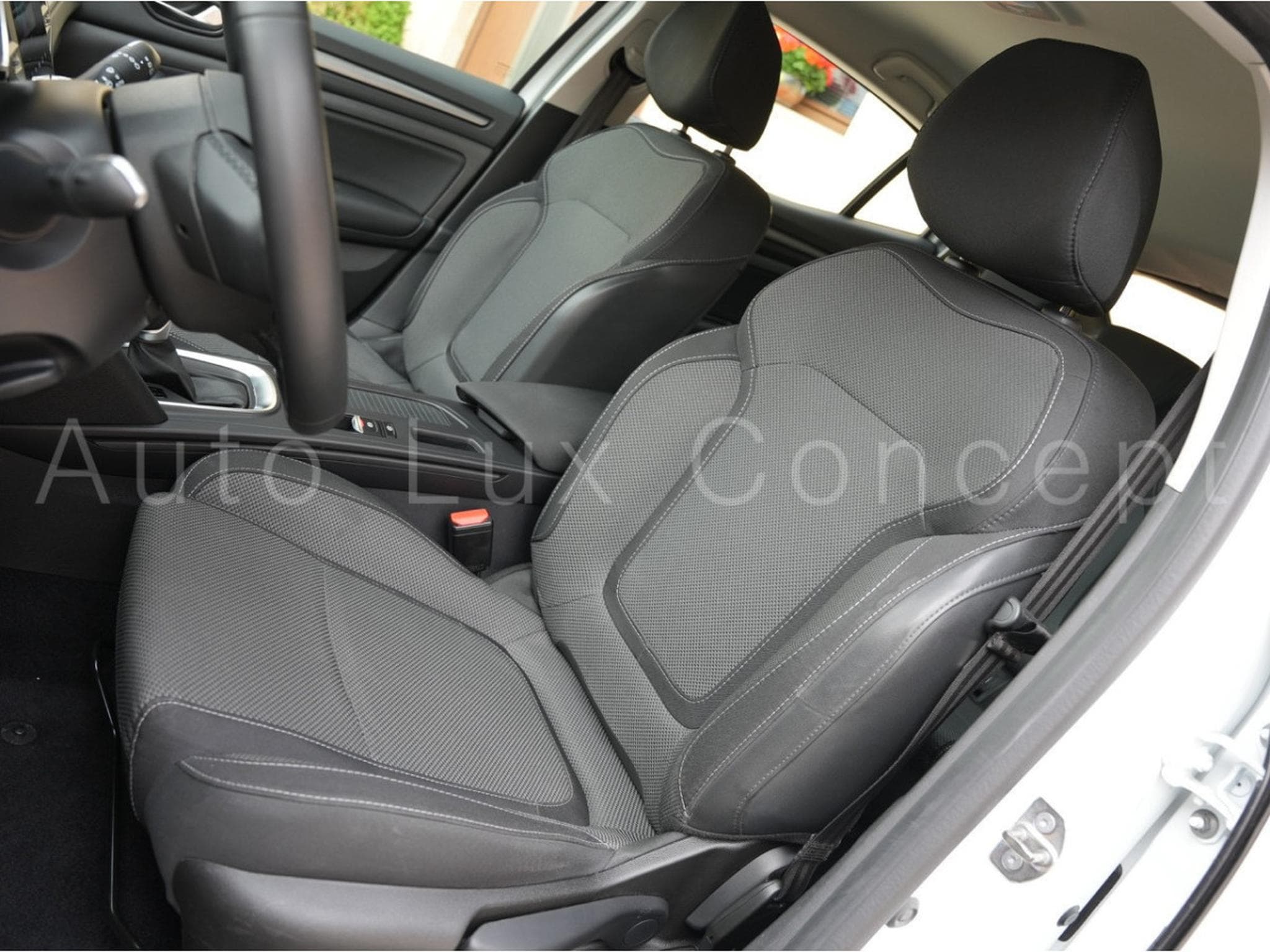 Renault Megane 1.5 dCi 115 EDC7 Equilibre (2024) - Photo 7