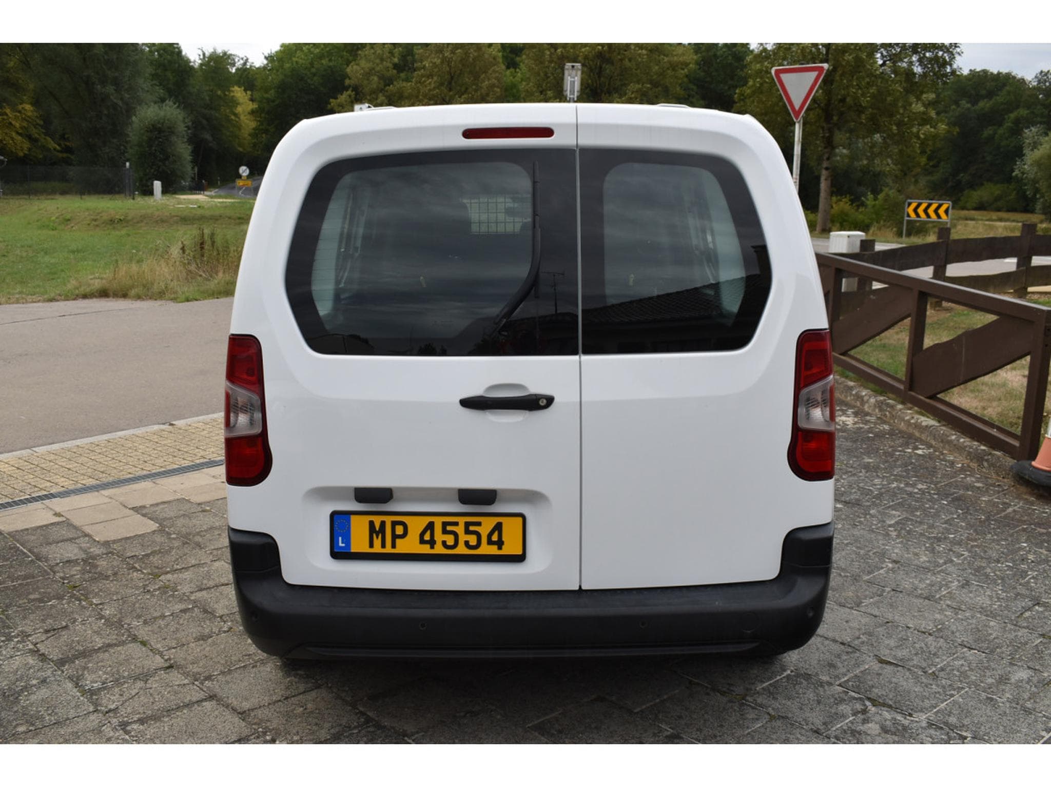 Peugeot Partner Maxi 1,5 HDI 3 places TVA Comprise (2021) - Photo 5