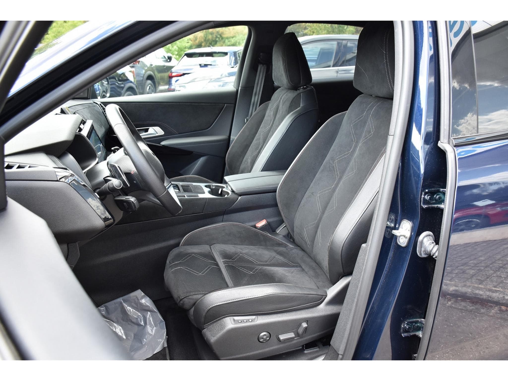 DS Automobiles DS7 1.5 HDI Performance Line EAT8 MEMO ACC SIDE CAM360 (2025) - Foto 6