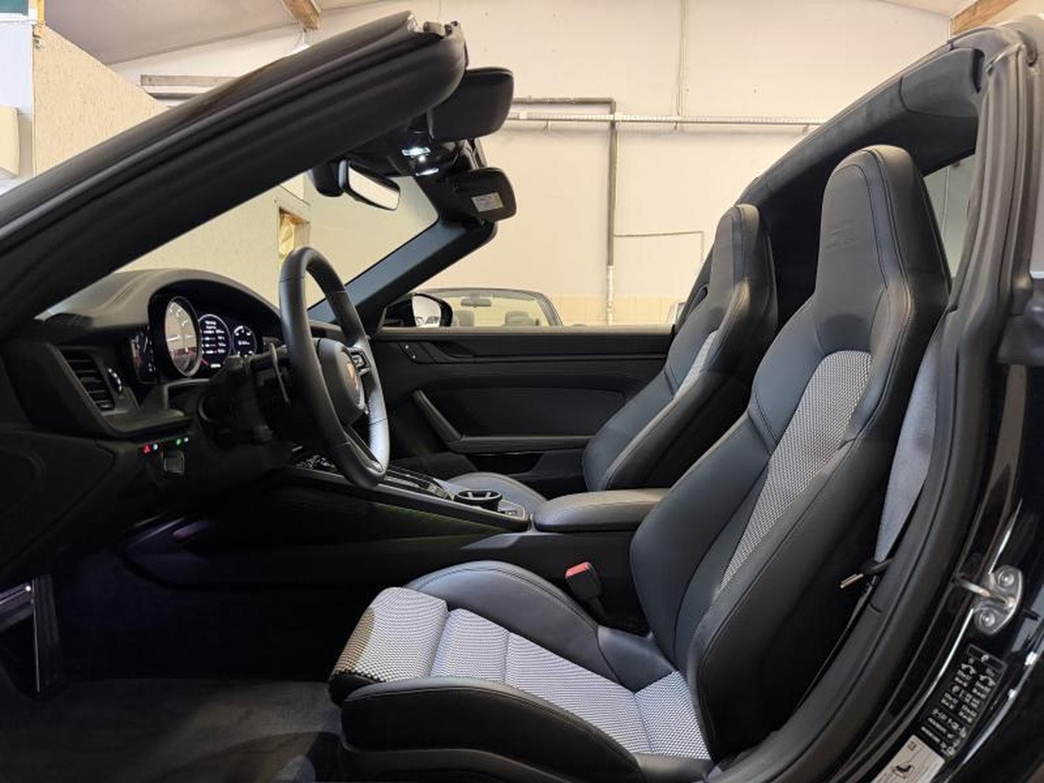 Porsche 911 911 Targa 4 GTS 50 Jahre 140/750 (2022) - Photo 15