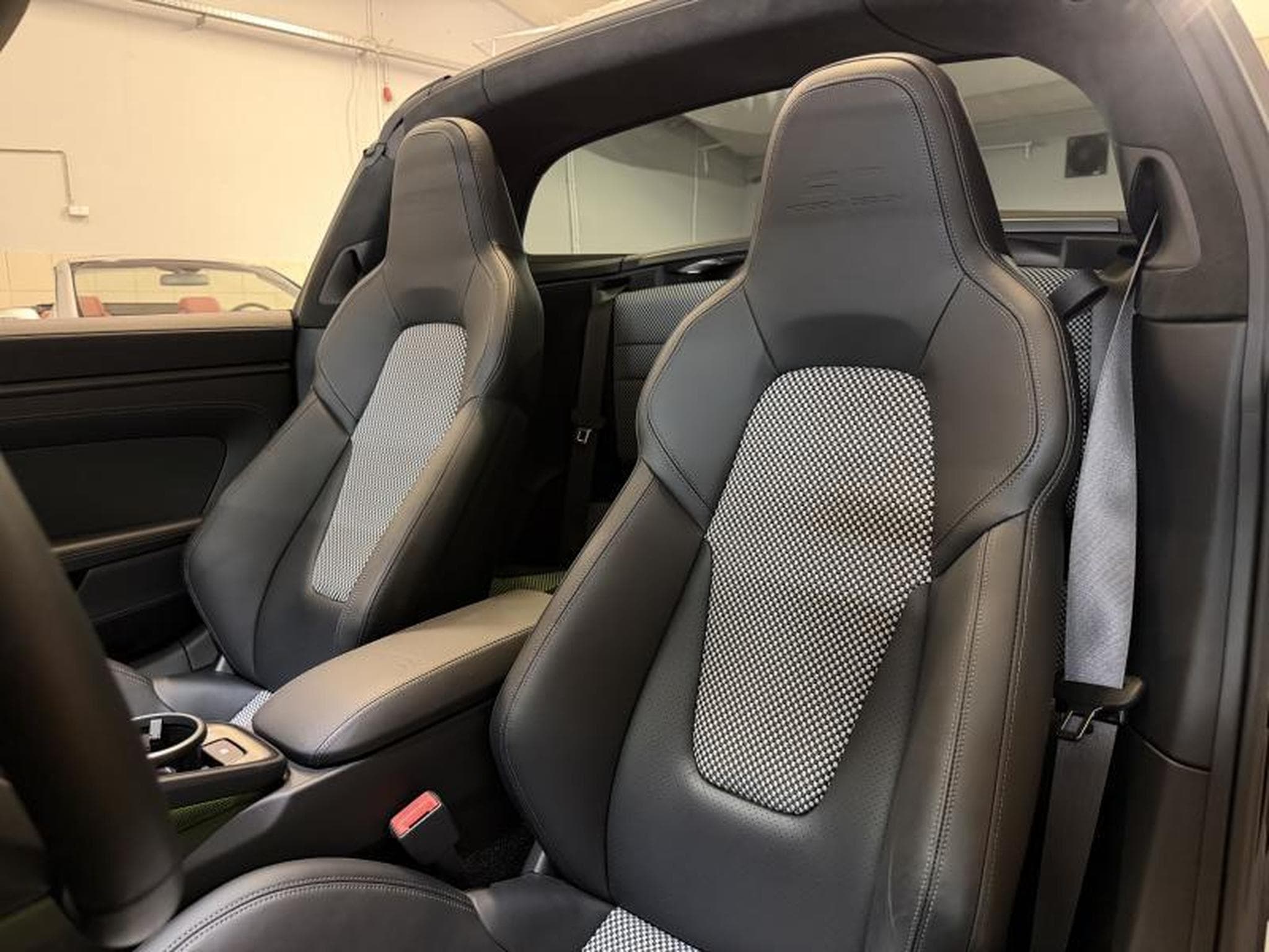 Porsche 911 911 Targa 4 GTS 50 Jahre 140/750 (2022) - Photo 16