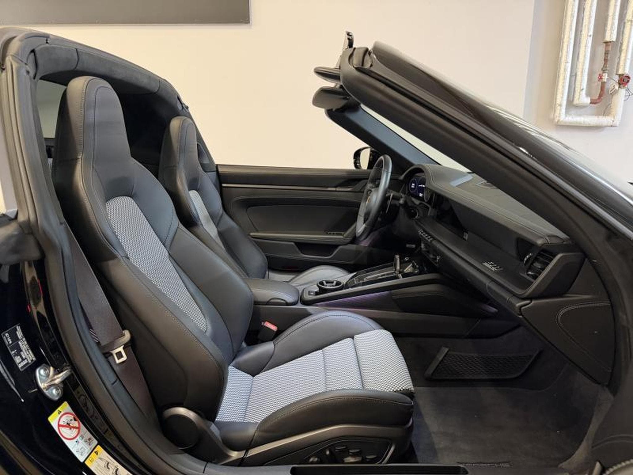 Porsche 911 911 Targa 4 GTS 50 Jahre 140/750 (2022) - Photo 23