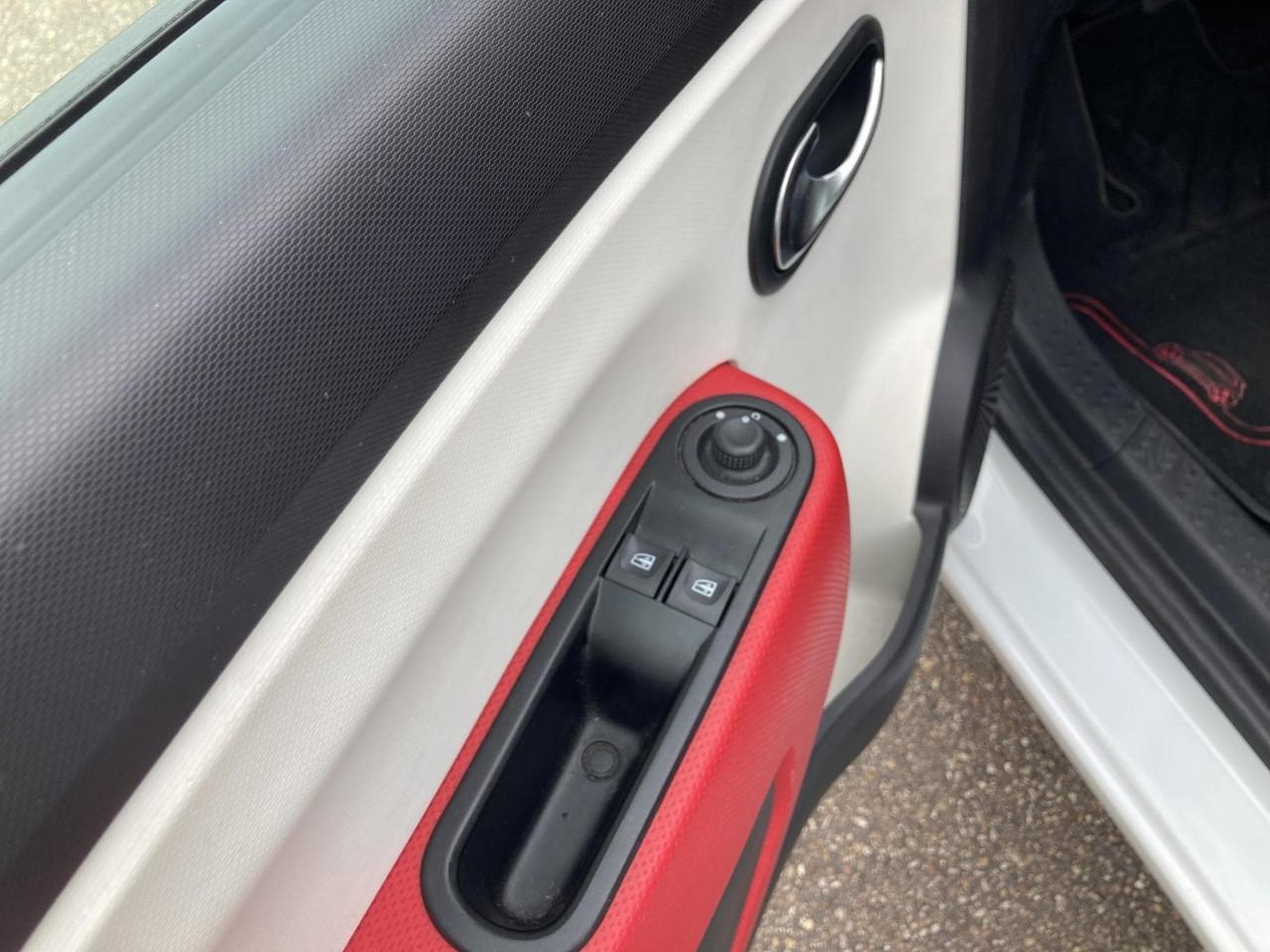 Renault Twingo 1.0 SCE 70 INTENS (2015) - Photo 11