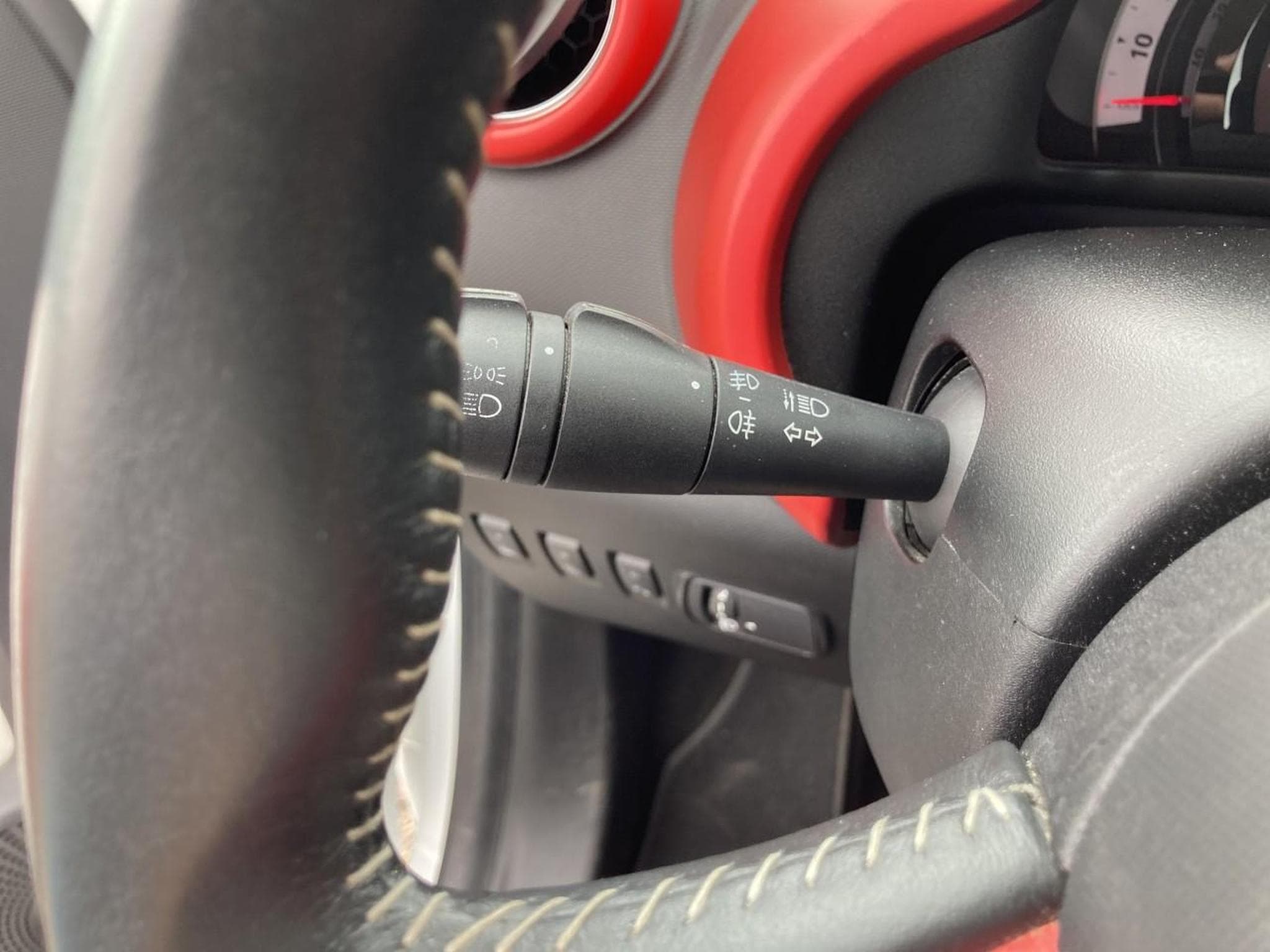 Renault Twingo 1.0 SCE 70 INTENS (2015) - Photo 16