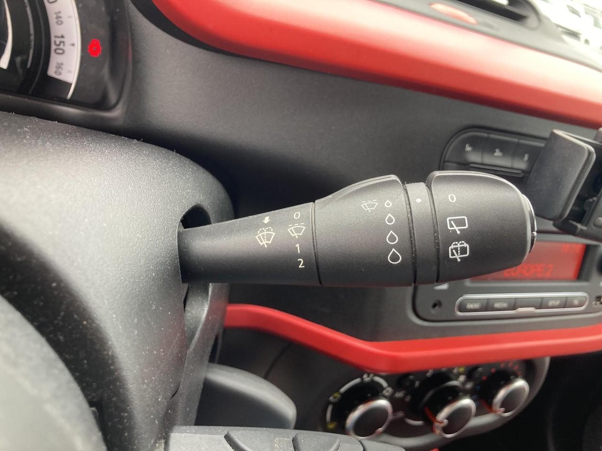 Renault Twingo 1.0 SCE 70 INTENS (2015) - Photo 17