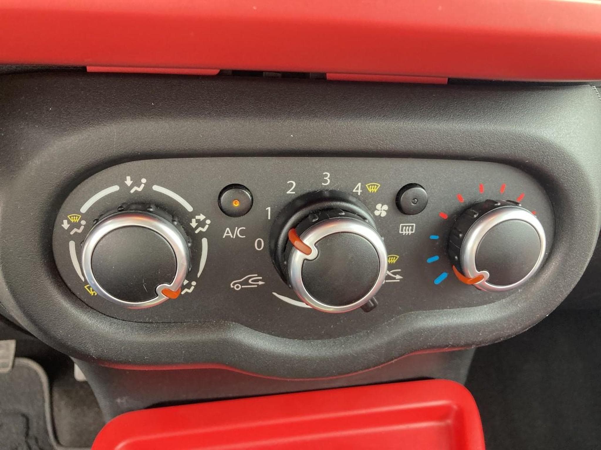 Renault Twingo 1.0 SCE 70 INTENS (2015) - Photo 20