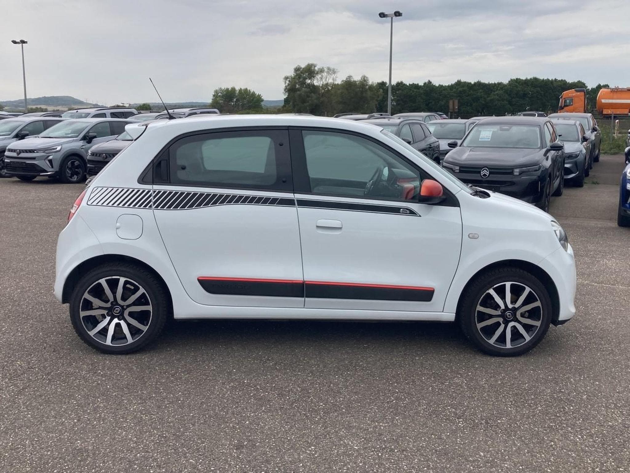 Renault Twingo 1.0 SCE 70 INTENS (2015) - Photo 4