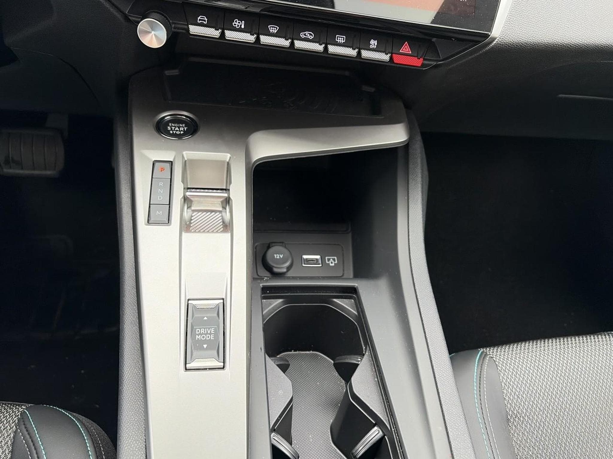Peugeot 308 1.5 BLUEHDI 130 ALLURE EAT8 (2025) - Photo 19