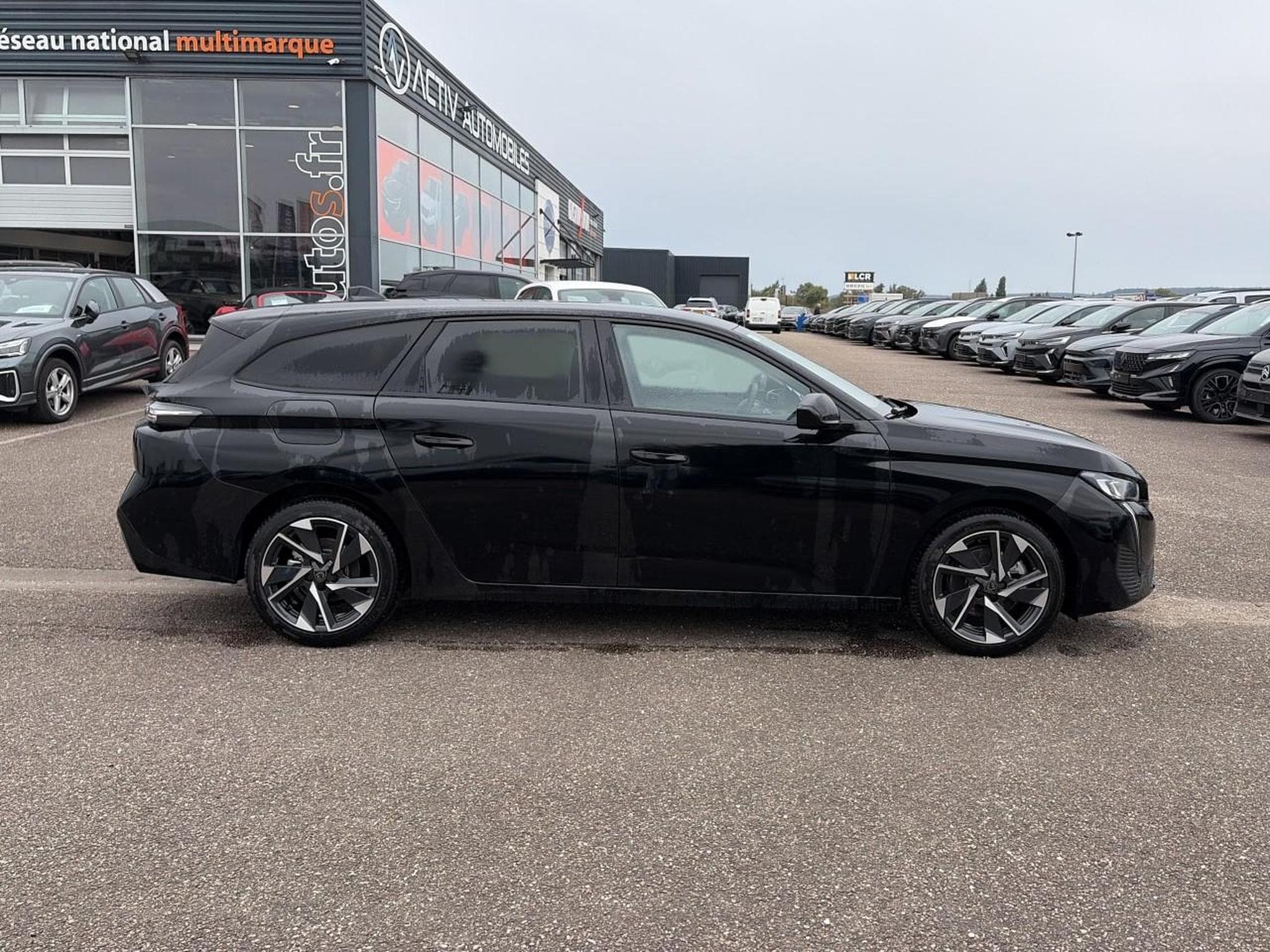 Peugeot 308 1.5 BLUEHDI 130 ALLURE EAT8 (2025) - Photo 4