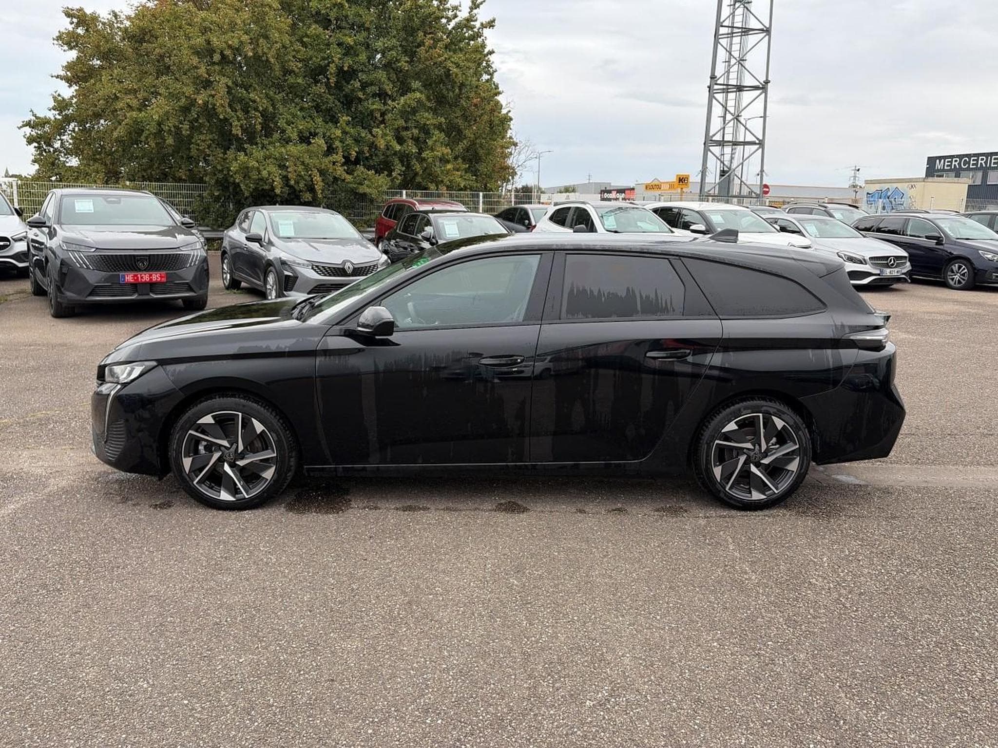 Peugeot 308 1.5 BLUEHDI 130 ALLURE EAT8 (2025) - Photo 8