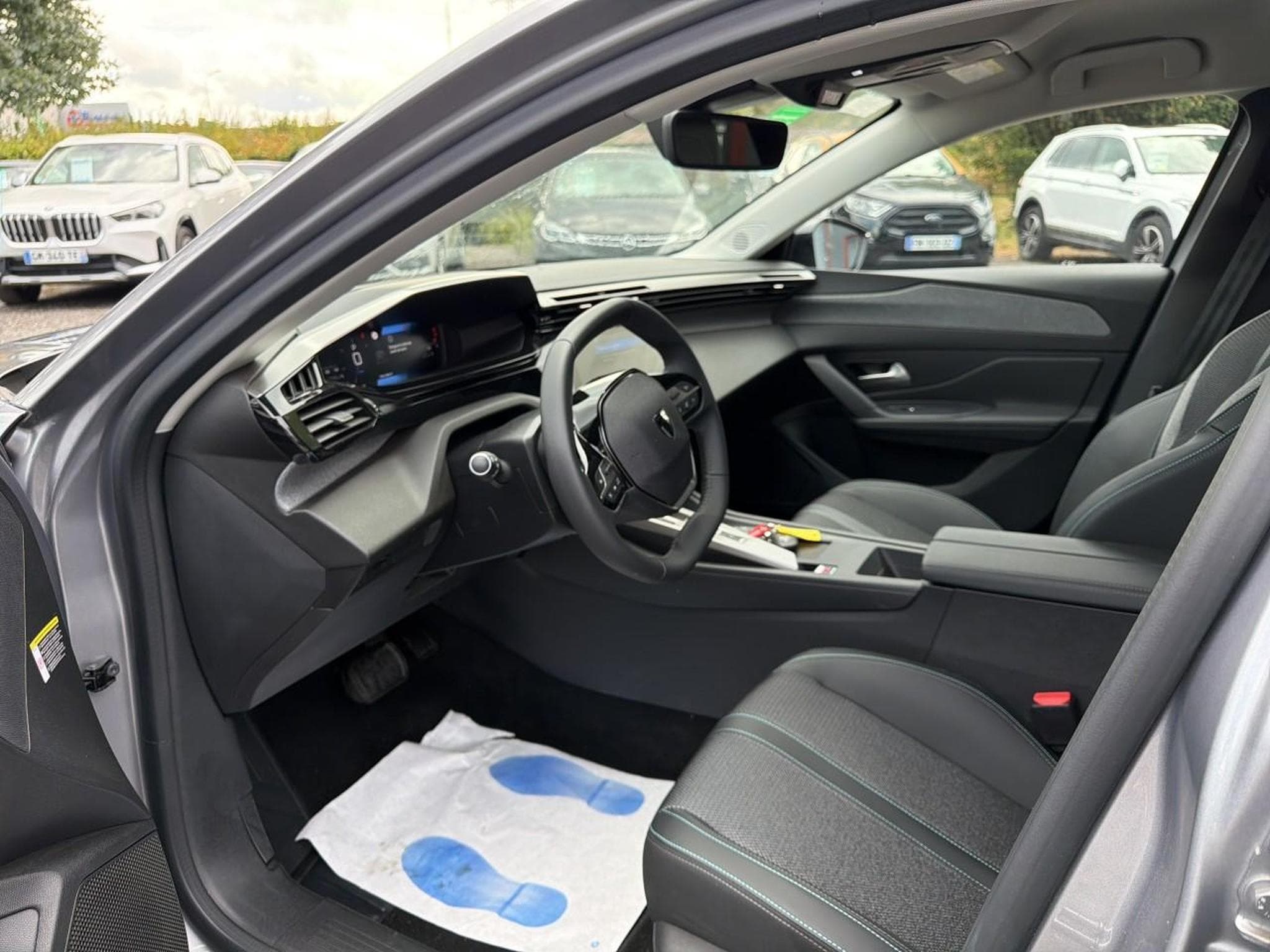Peugeot 308 1.5 BLUEHDI 130 ALLURE EAT8 (2025) - Photo 11