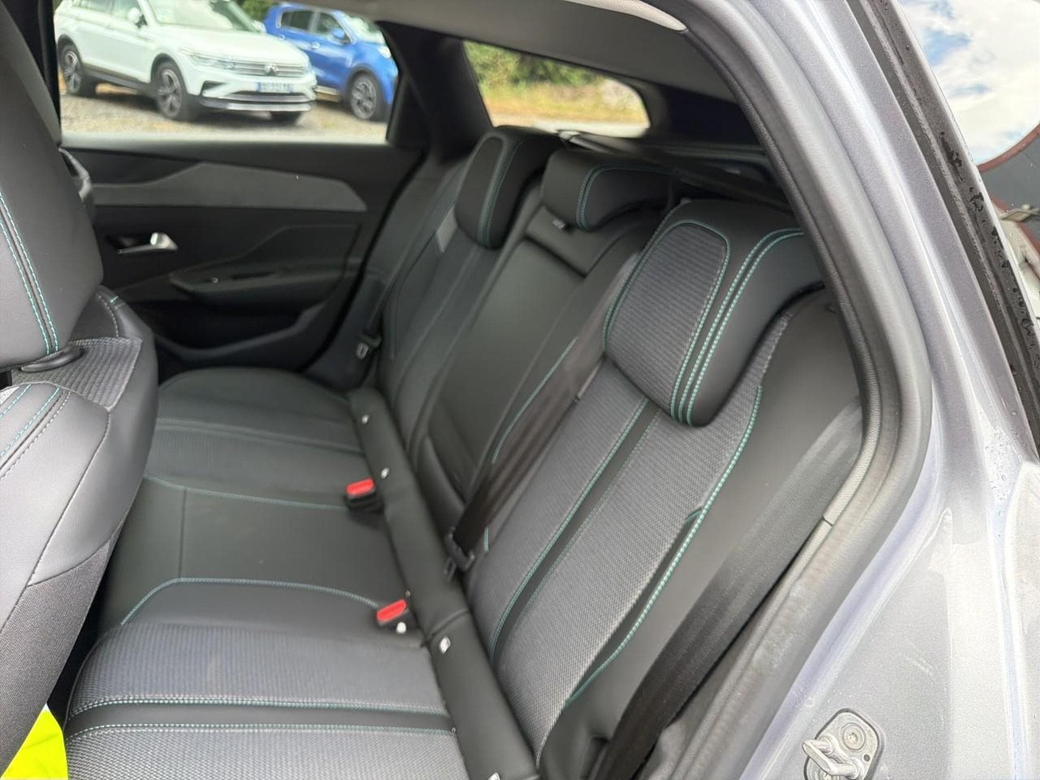 Peugeot 308 1.5 BLUEHDI 130 ALLURE EAT8 (2025) - Photo 14