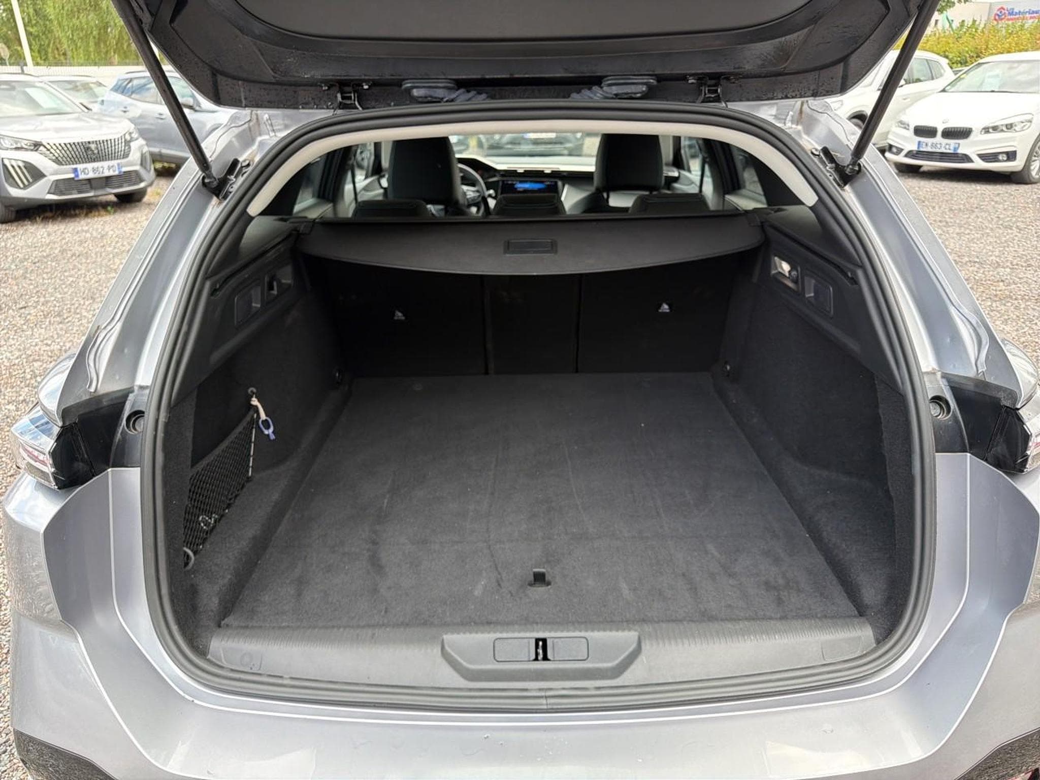 Peugeot 308 1.5 BLUEHDI 130 ALLURE EAT8 (2025) - Photo 15