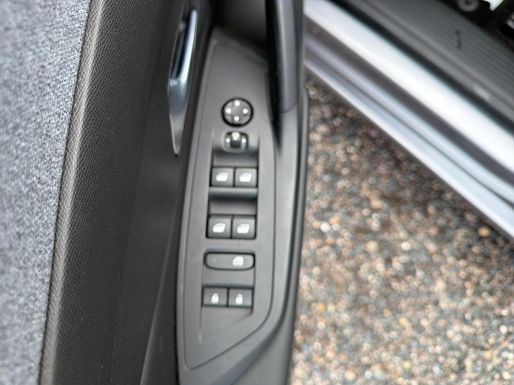 Peugeot 308 1.5 BLUEHDI 130 ALLURE EAT8 (2025) - Photo 16