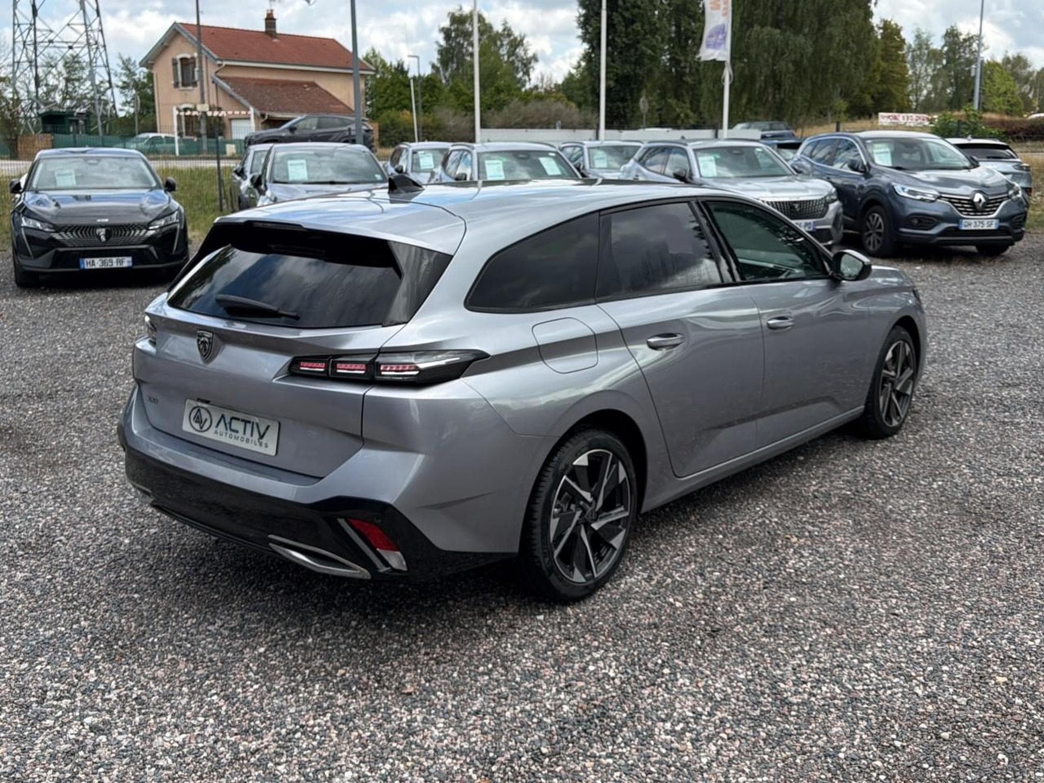 Peugeot 308 1.5 BLUEHDI 130 ALLURE EAT8 (2025) - Photo 5