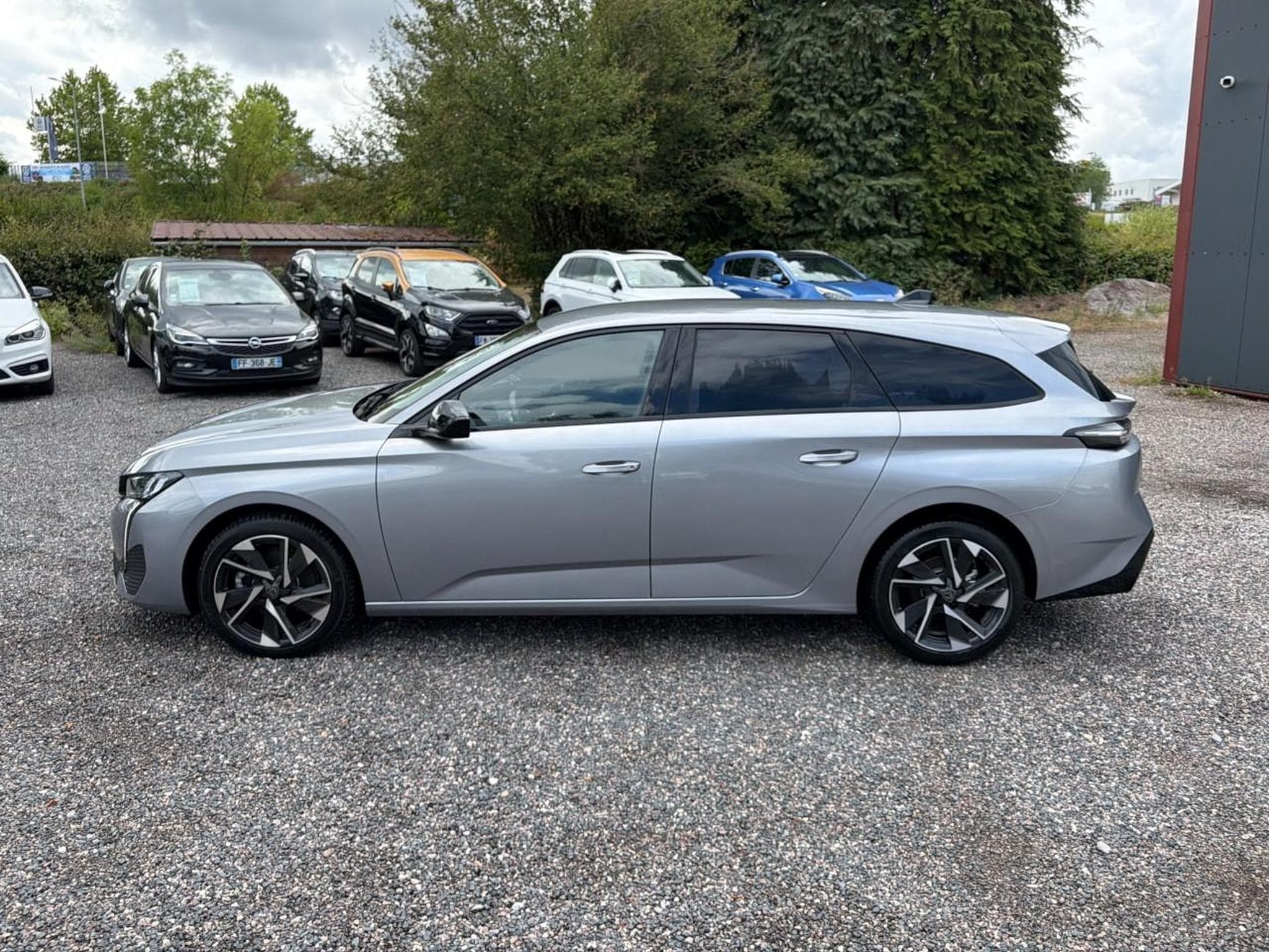 Peugeot 308 1.5 BLUEHDI 130 ALLURE EAT8 (2025) - Photo 8