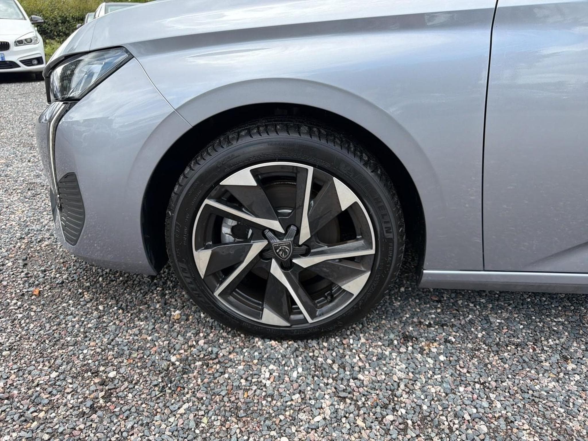 Peugeot 308 1.5 BLUEHDI 130 ALLURE EAT8 (2025) - Photo 9