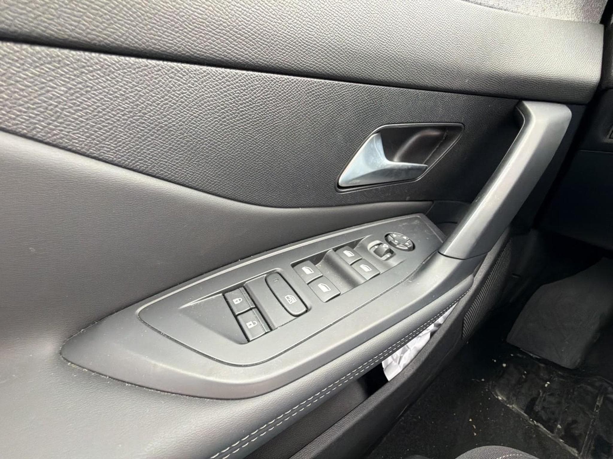 Peugeot 308 1.5 BLUEHDI 130 ALLURE EAT8 (2025) - Photo 11