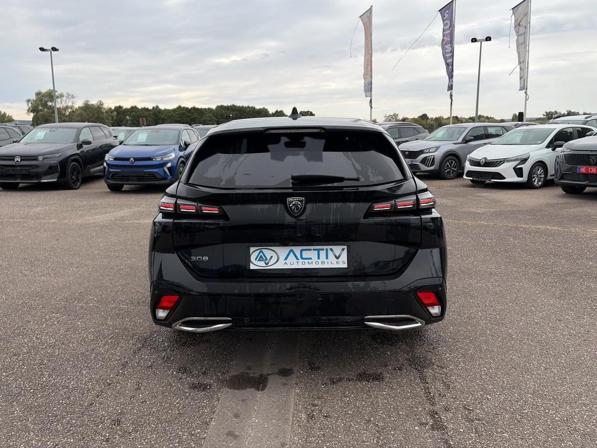 Peugeot 308 1.5 BLUEHDI 130 ALLURE EAT8 (2025) - Photo 6