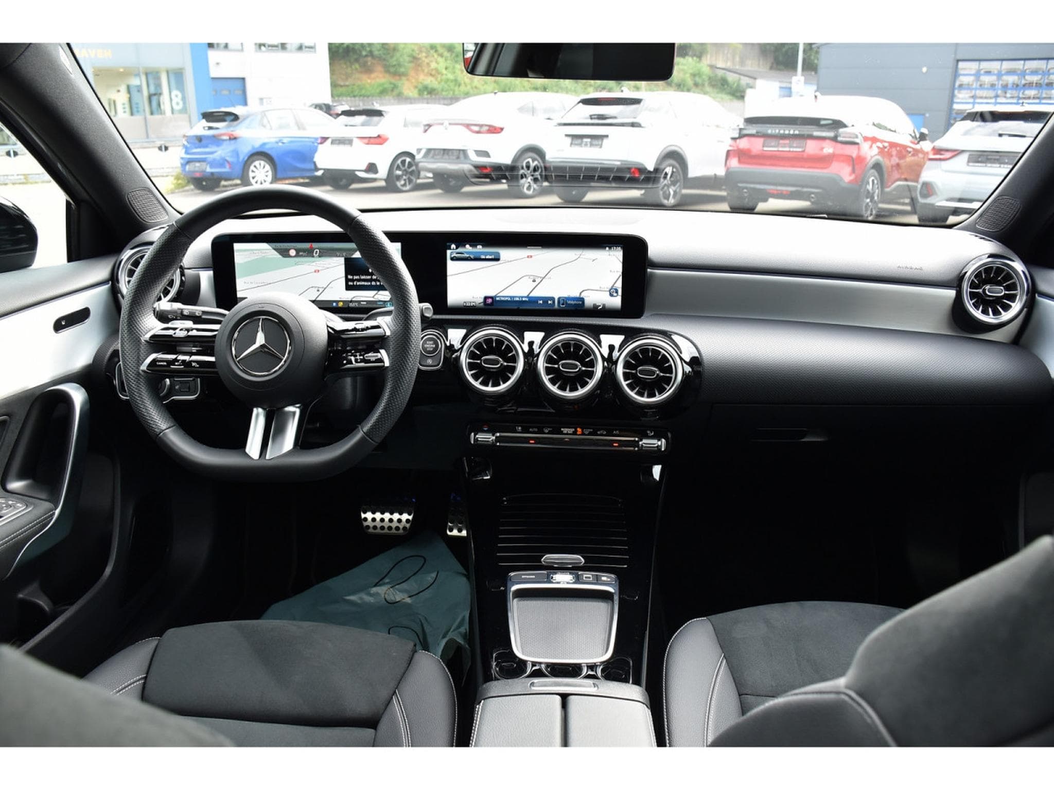 Mercedes A 200 AMG Line 7G-Tronic PANO ACC NIGHT SIDE CAM KEYLESS 1° MAIN (2026) - Photo 10