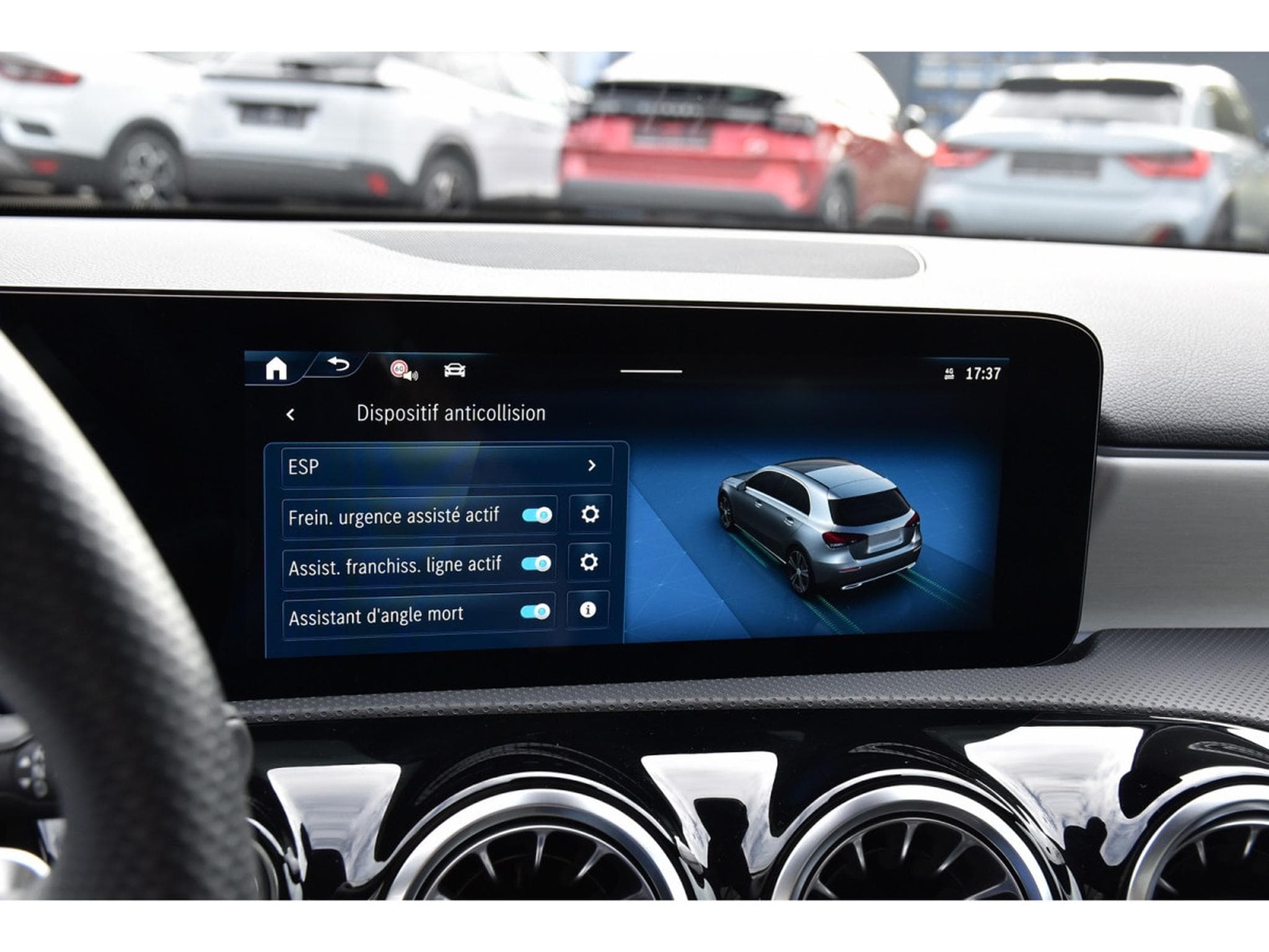 Mercedes A 200 AMG Line 7G-Tronic PANO ACC NIGHT SIDE CAM KEYLESS 1° MAIN (2026) - Photo 12