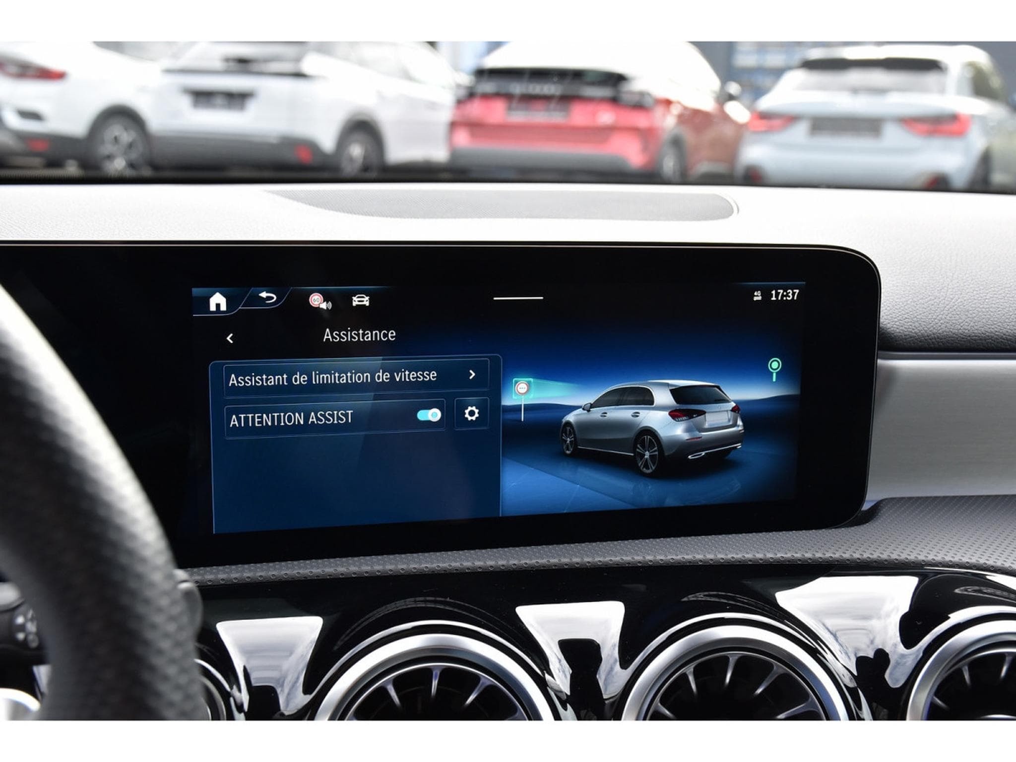 Mercedes A 200 AMG Line 7G-Tronic PANO ACC NIGHT SIDE CAM KEYLESS 1° MAIN (2026) - Photo 13