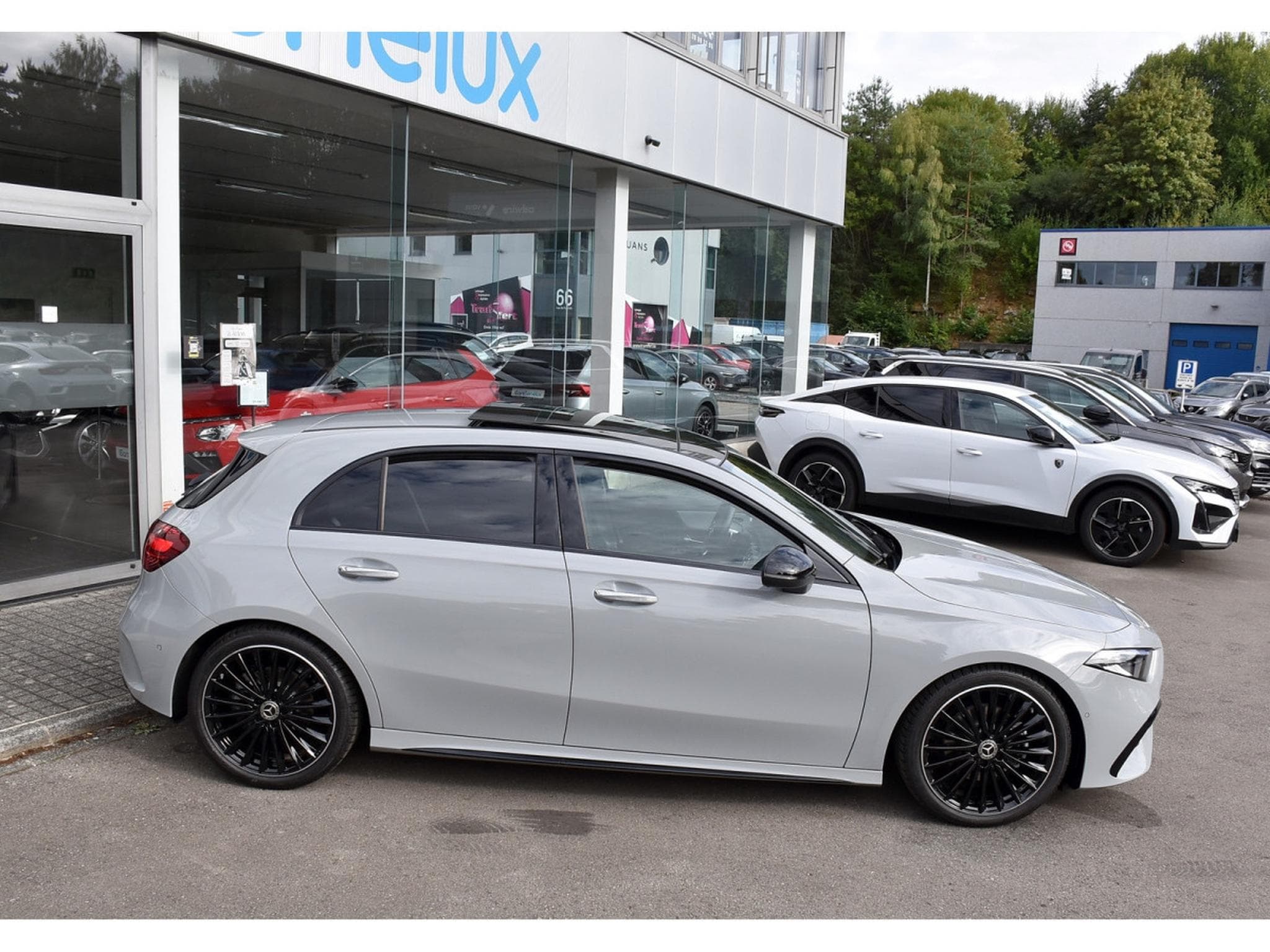 Mercedes A 200 AMG Line 7G-Tronic PANO ACC NIGHT SIDE CAM KEYLESS 1° MAIN (2026) - Photo 3