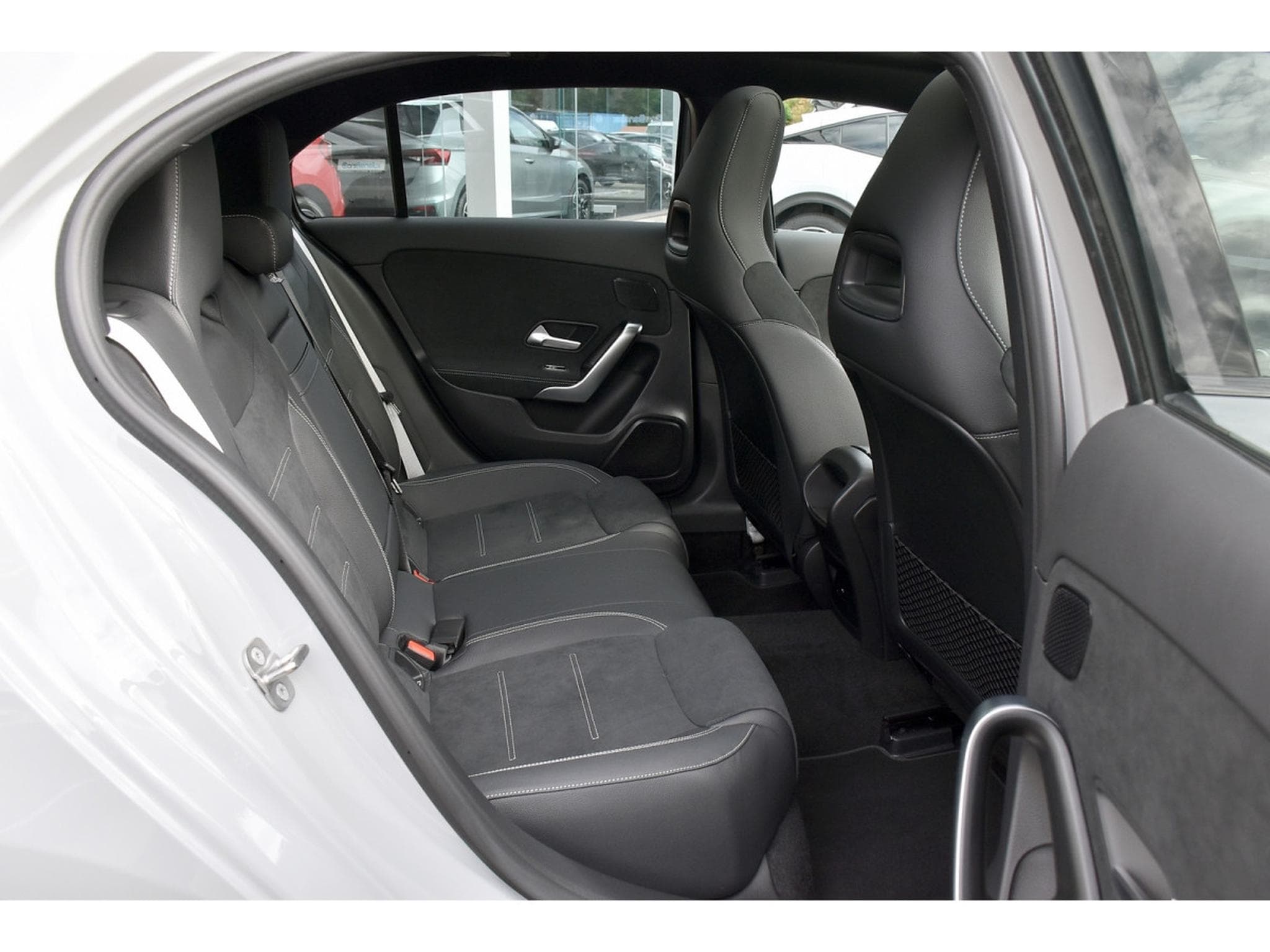 Mercedes A 200 AMG Line 7G-Tronic PANO ACC NIGHT SIDE CAM KEYLESS 1° MAIN (2026) - Photo 8