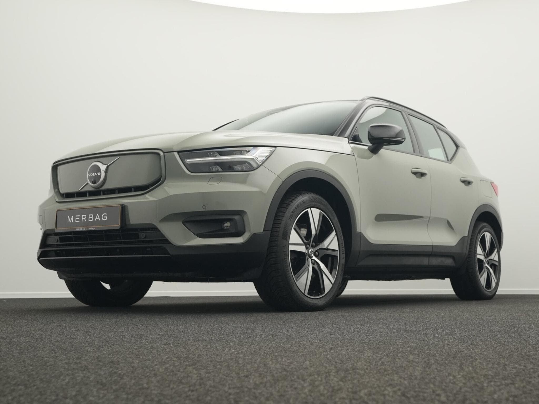 Volvo XC40 P8 Twin Pure Electric AWD R-Design Recharge (2021) - Foto 10