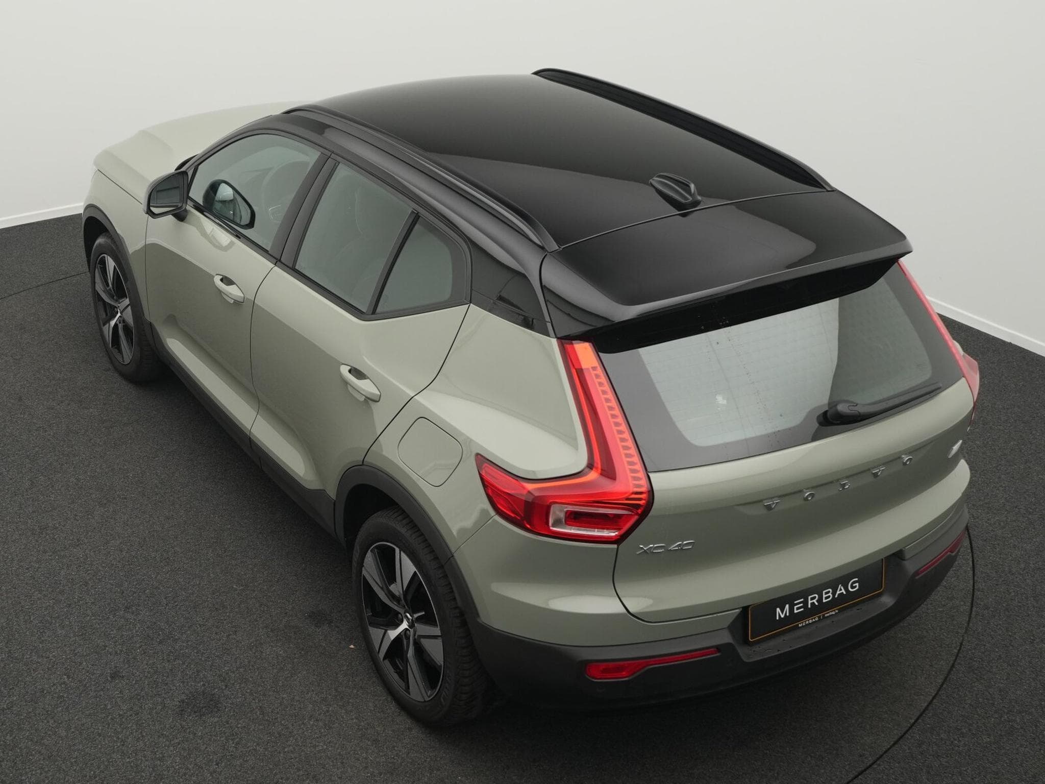 Volvo XC40 P8 Twin Pure Electric AWD R-Design Recharge (2021) - Foto 13