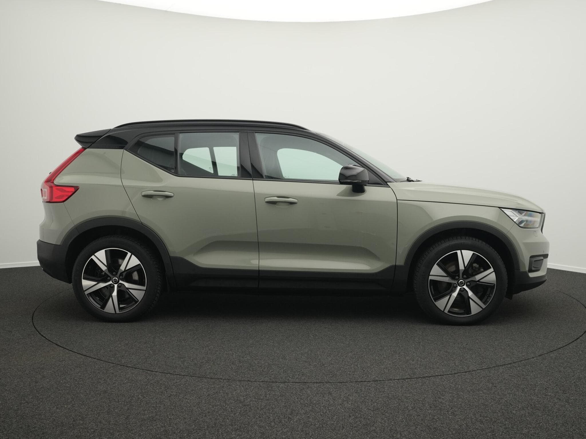 Volvo XC40 P8 Twin Pure Electric AWD R-Design Recharge (2021) - Foto 5