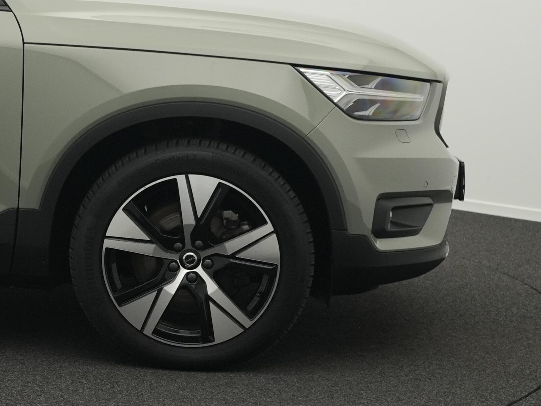 Volvo XC40 P8 Twin Pure Electric AWD R-Design Recharge (2021) - Foto 8