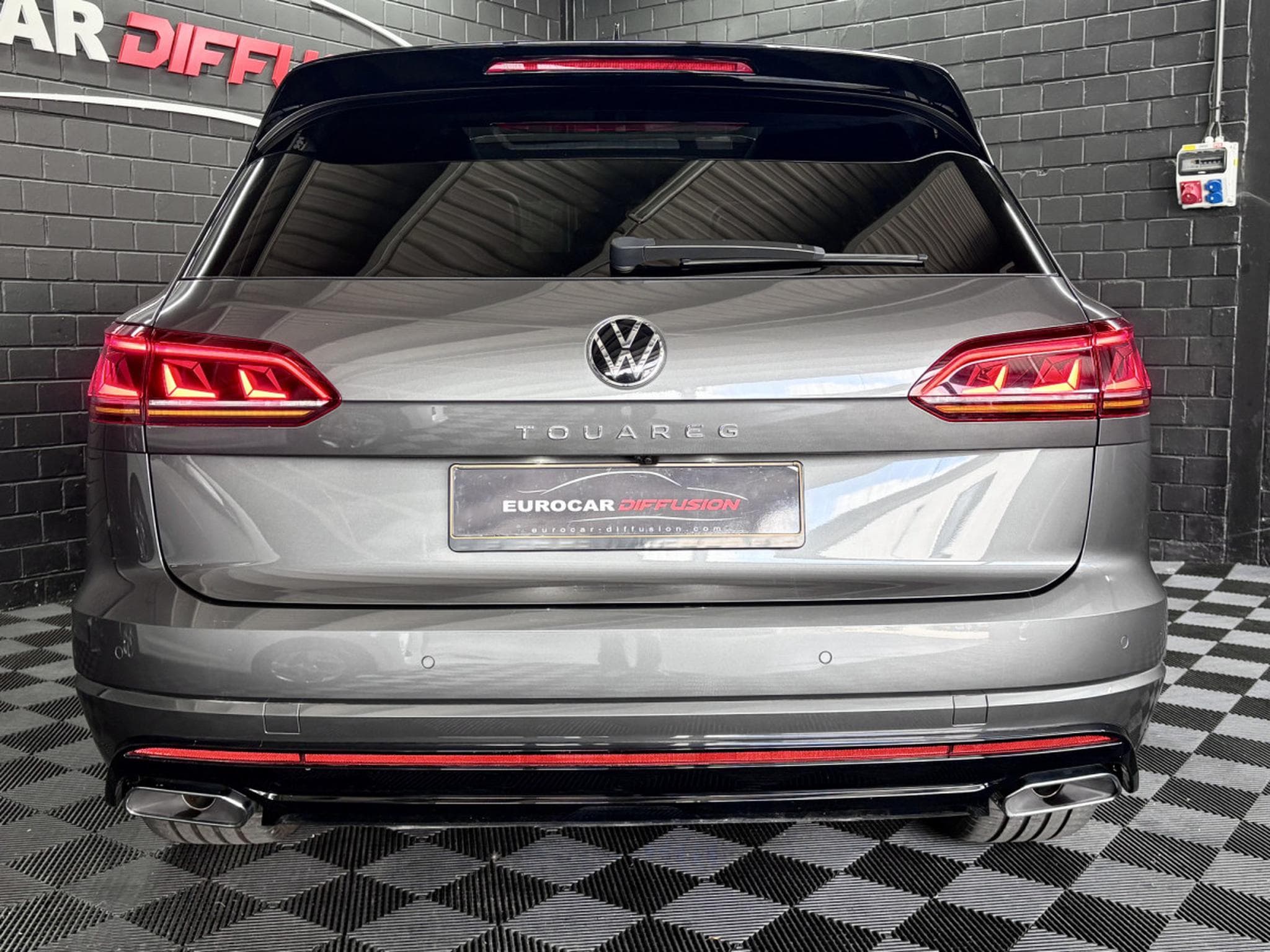 VW Touareg R-Line 4Motion 3.0 TDI 231 CV *PANO *MATRIX* 360° * ATTELAGE (2022) - Foto 5