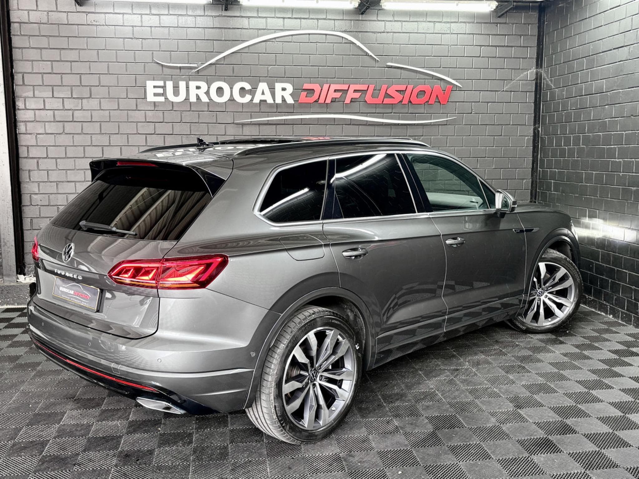VW Touareg R-Line 4Motion 3.0 TDI 231 CV *PANO *MATRIX* 360° * ATTELAGE (2022) - Foto 6