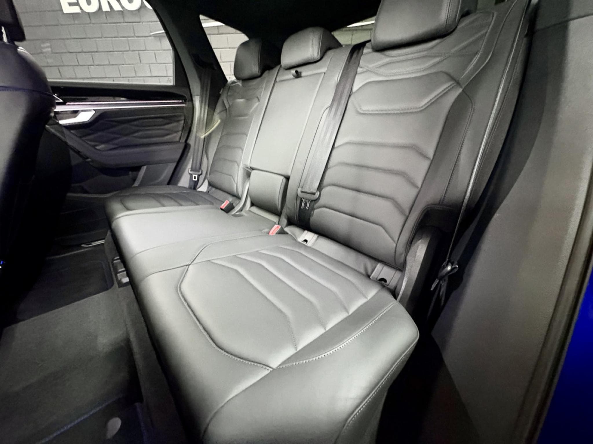 VW Touareg 3.0 R 4Motion eHybrid 462 CV **360°** Susp. pneumatique ** C (2025) - Foto 25