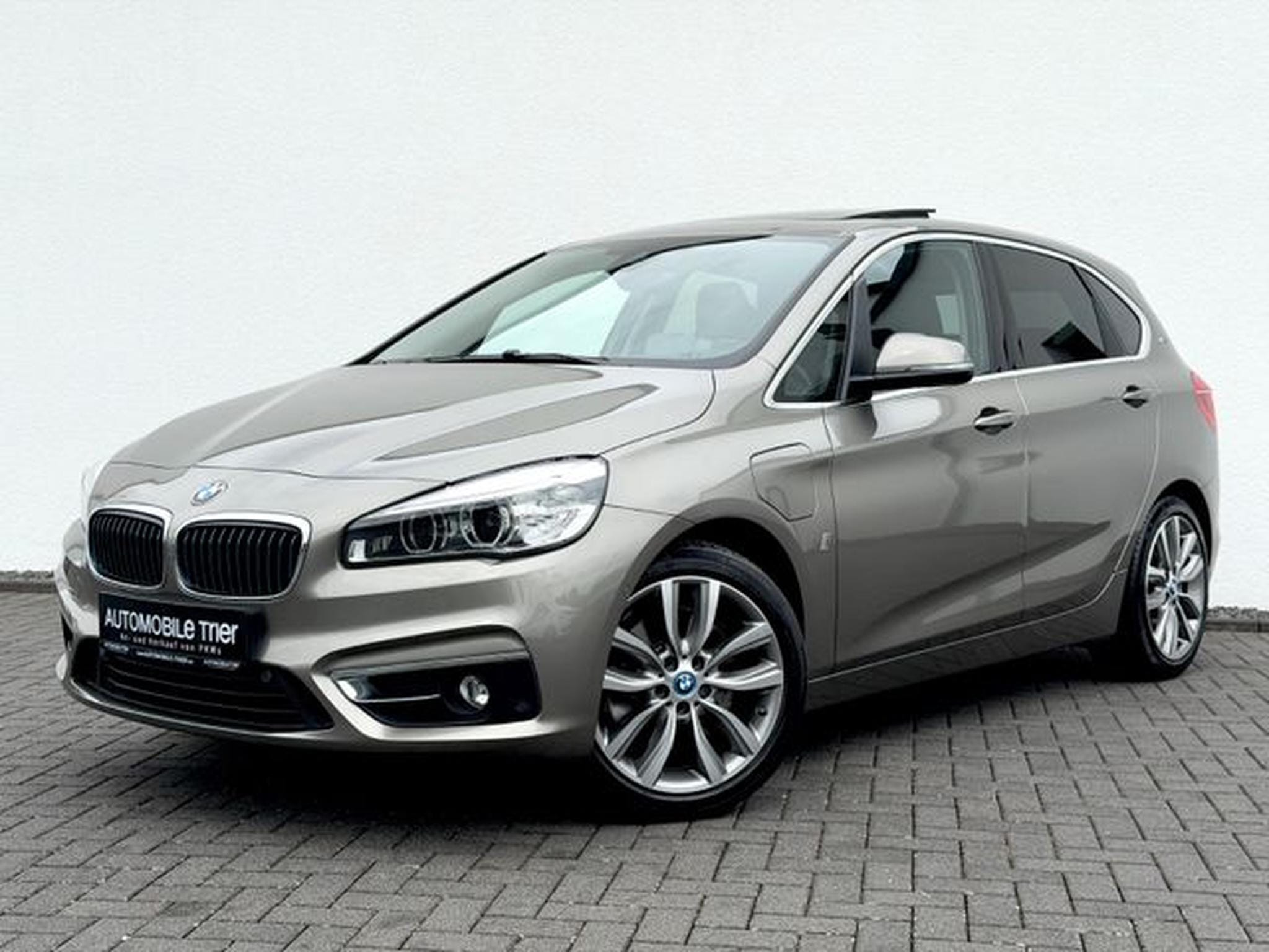 BMW 225