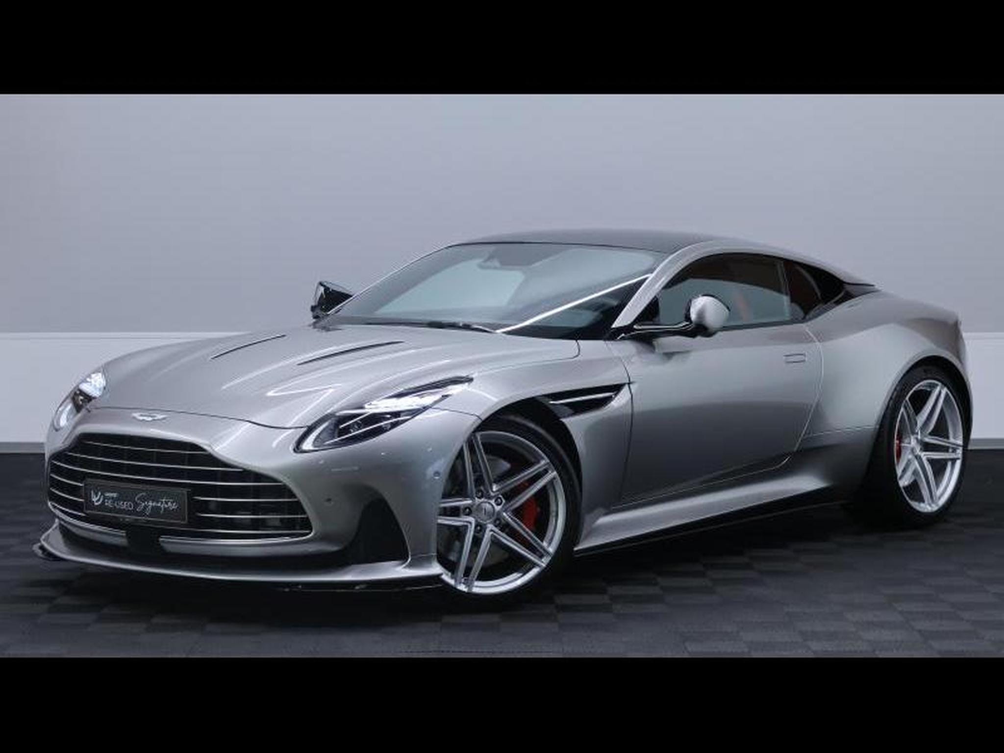 Aston-Martin DB12