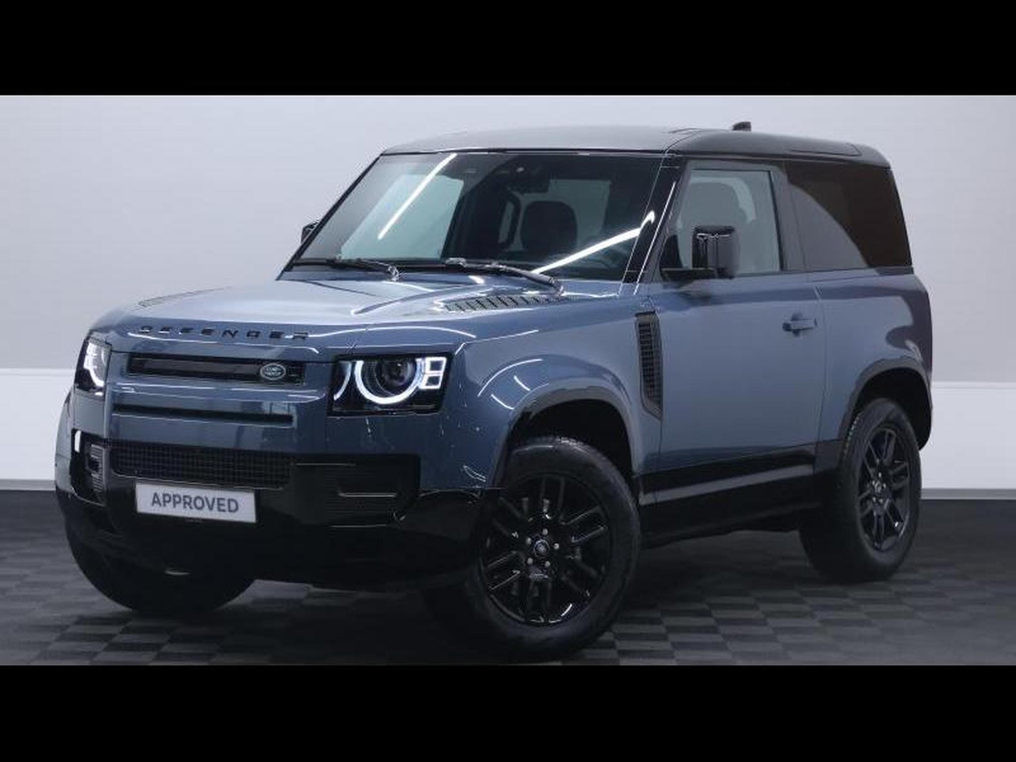 Land-Rover Defender