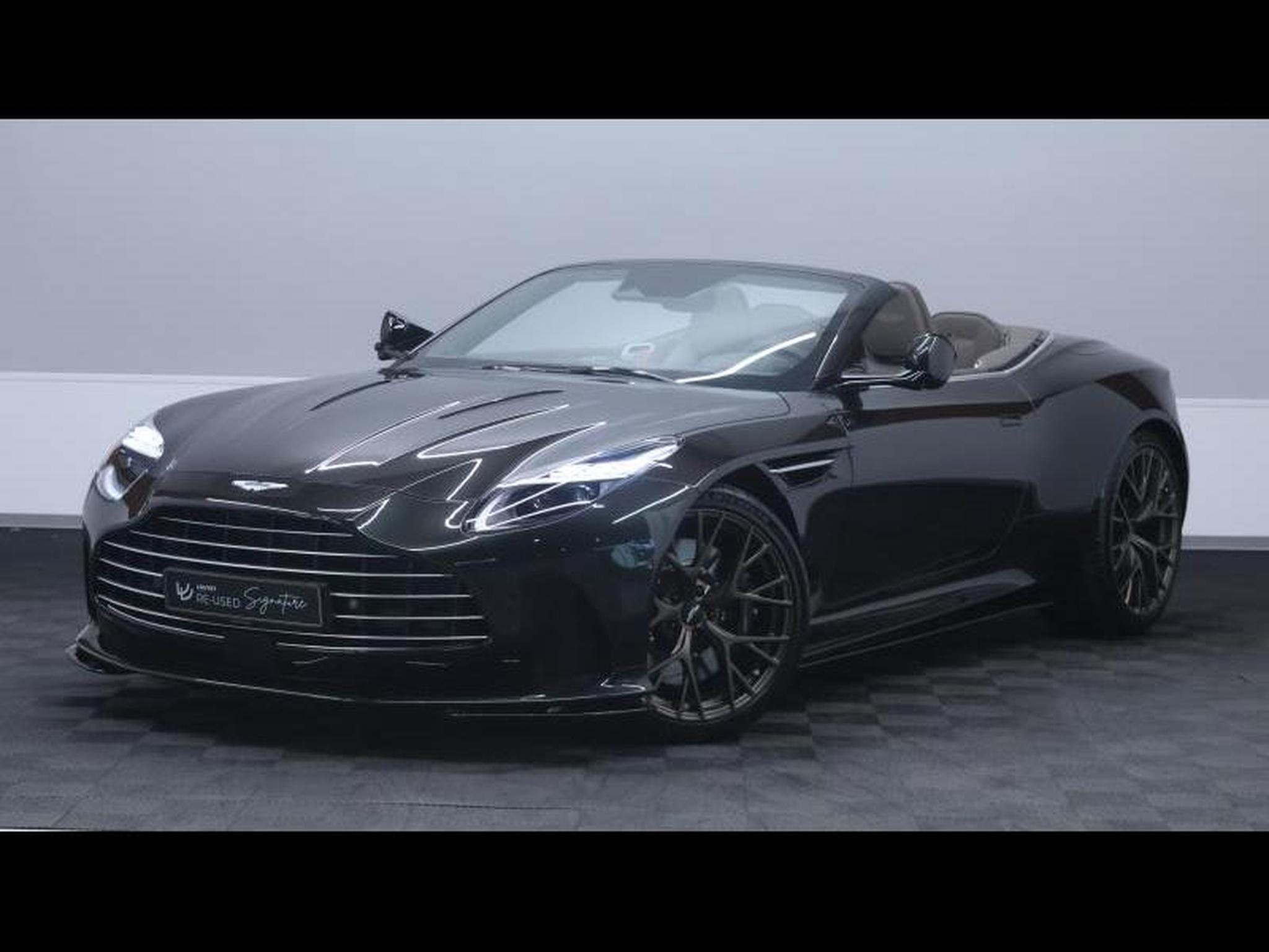 Aston-Martin DB12