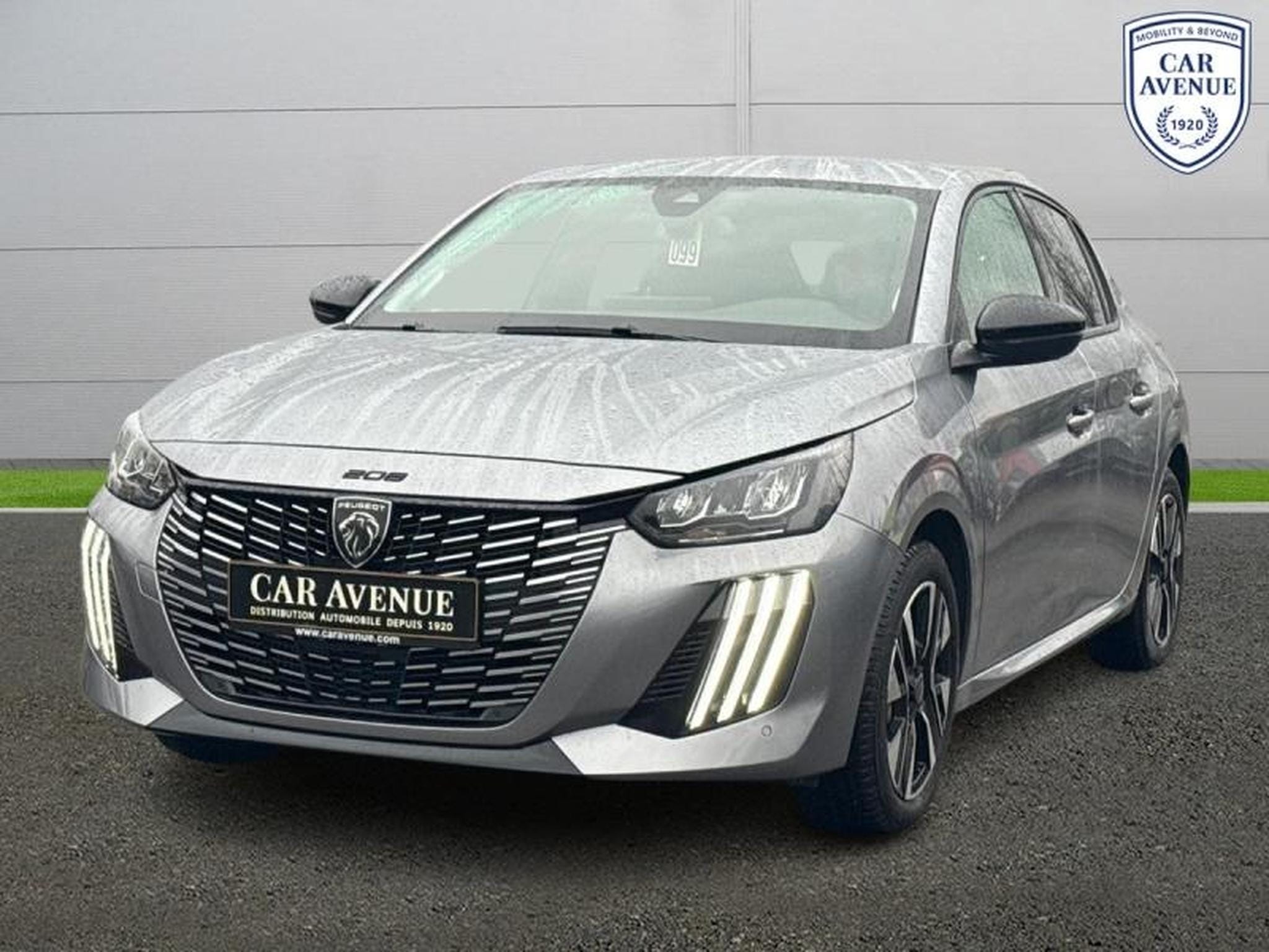 PEUGEOT 208