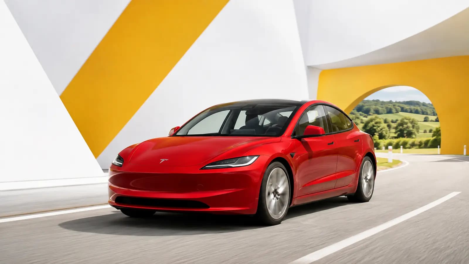 Tesla Model 3 sur une route luxembourgeoise