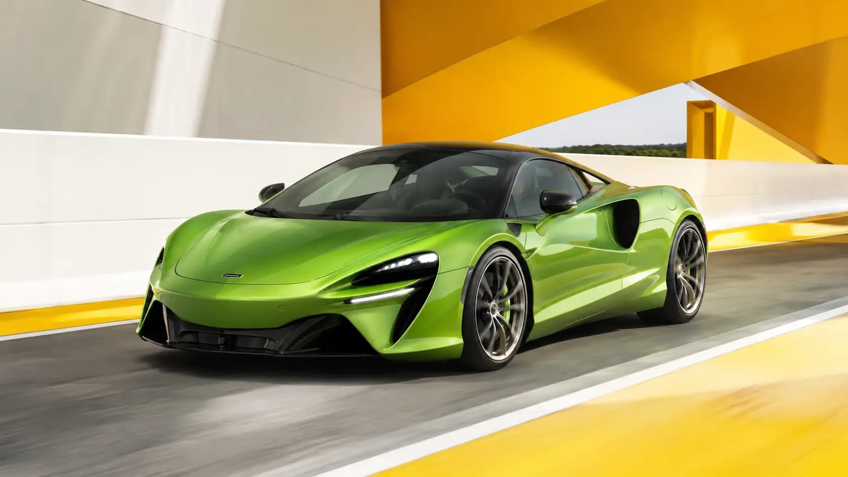 McLaren-Fahrzeug auf einer Straße in Luxemburg