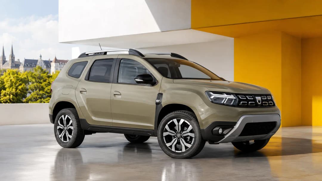 Dacia Duster estacionado num ambiente urbano