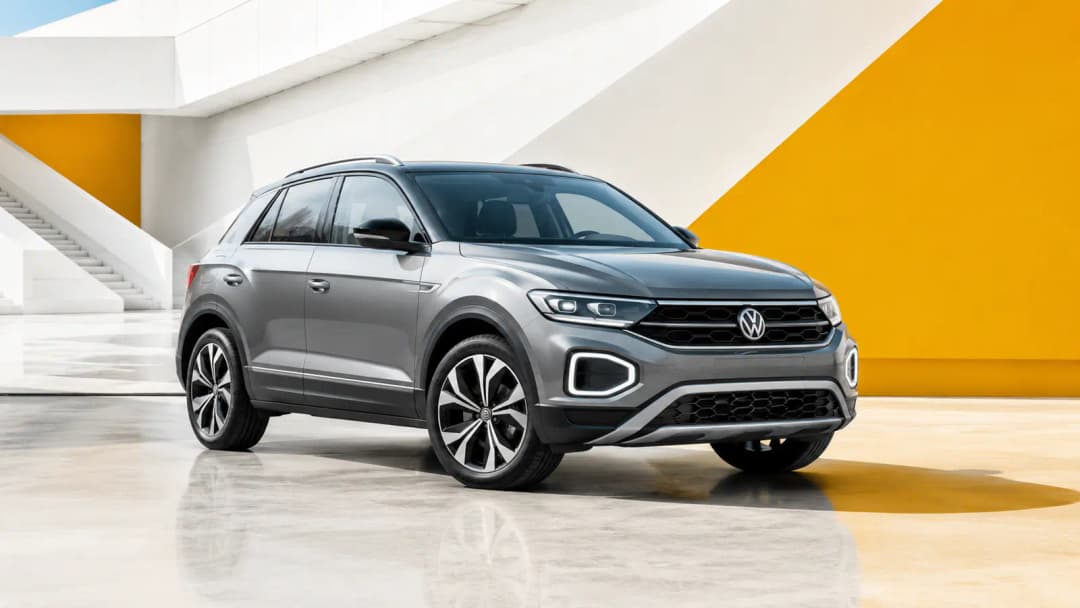 Volkswagen T-Roc dans un environnement urbain moderne