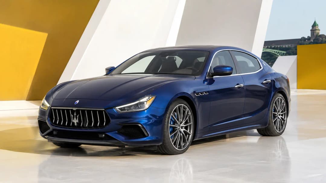 Maserati Ghibli in vorderer Dreiviertelansicht