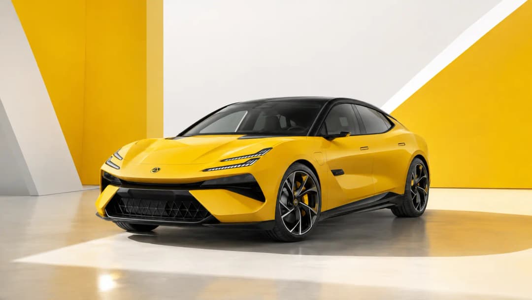 Lotus Emeya in vorderer Dreiviertelansicht